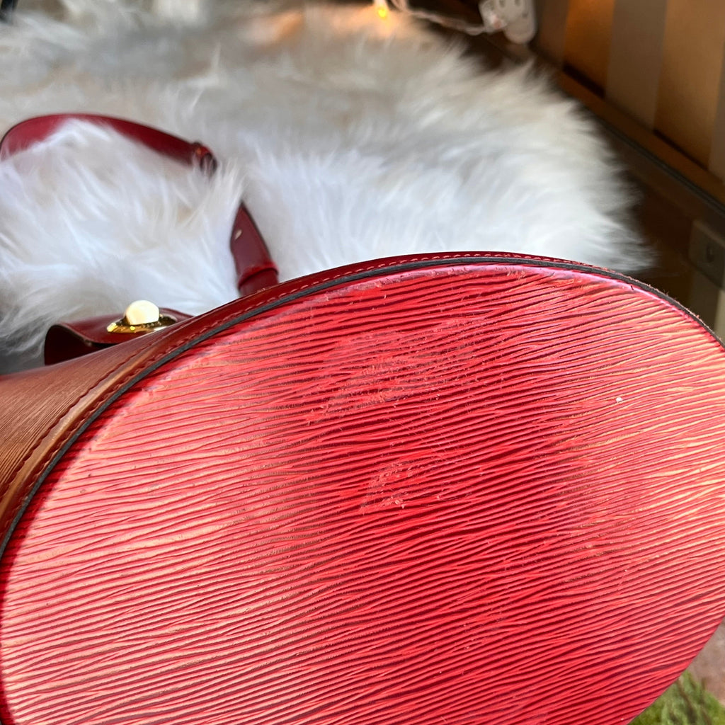 LOUIS VUITTON Cluny Castillan Red Epi Leather Bucket Bag
