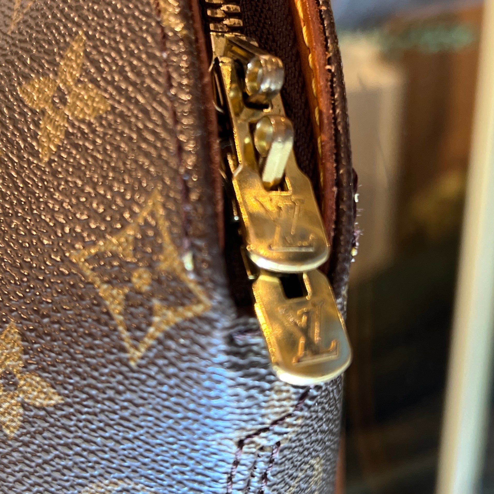 LOUIS VUITTON Monogram Ellipse PM