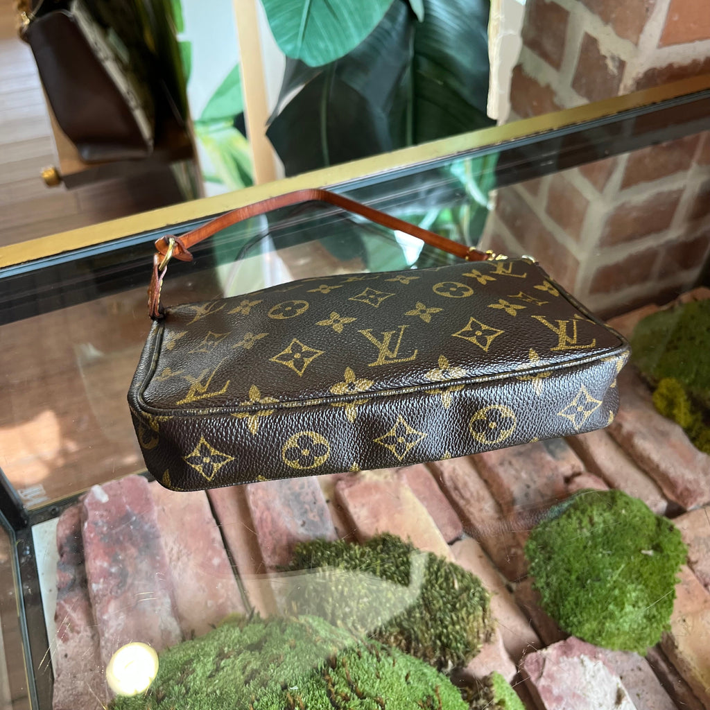 LOUIS VUITTON Pochette Accessories Brown Monogram Canvas Shoulder Bag