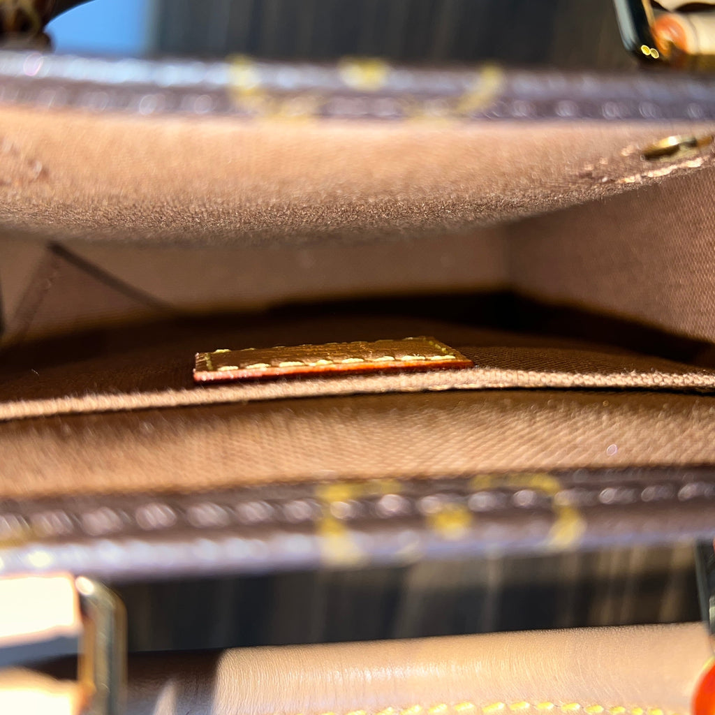 LOUIS VUITTON Monogram Petit Sac Plat