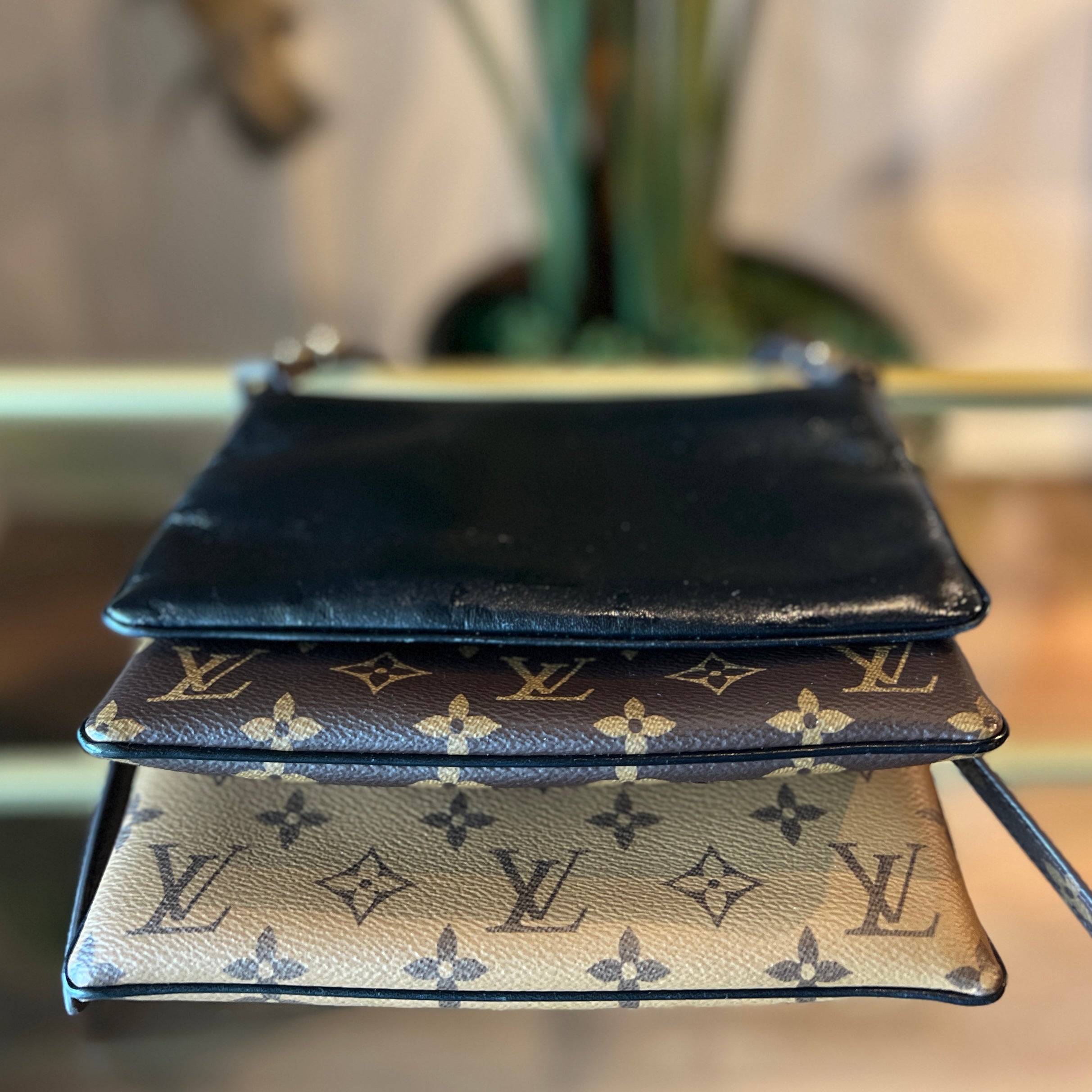 LOUIS VUITTON Monogram Reverse LV3