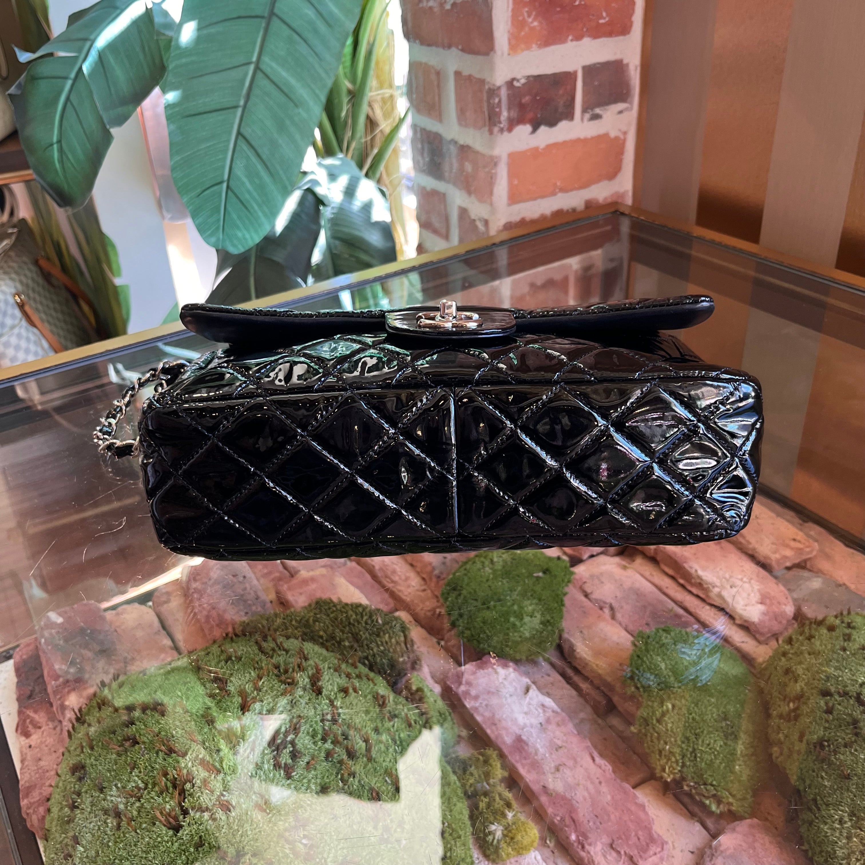 CHANEL Single Flap Black Patent Leather Shoulder Bag