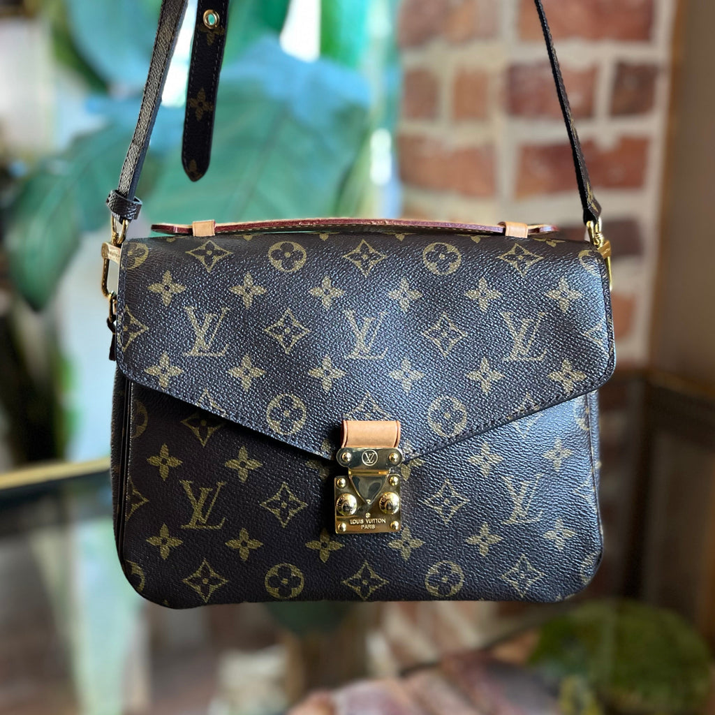 LOUIS VUITTON Pochette Metis Brown Monogram Canvas Shoulder Bag