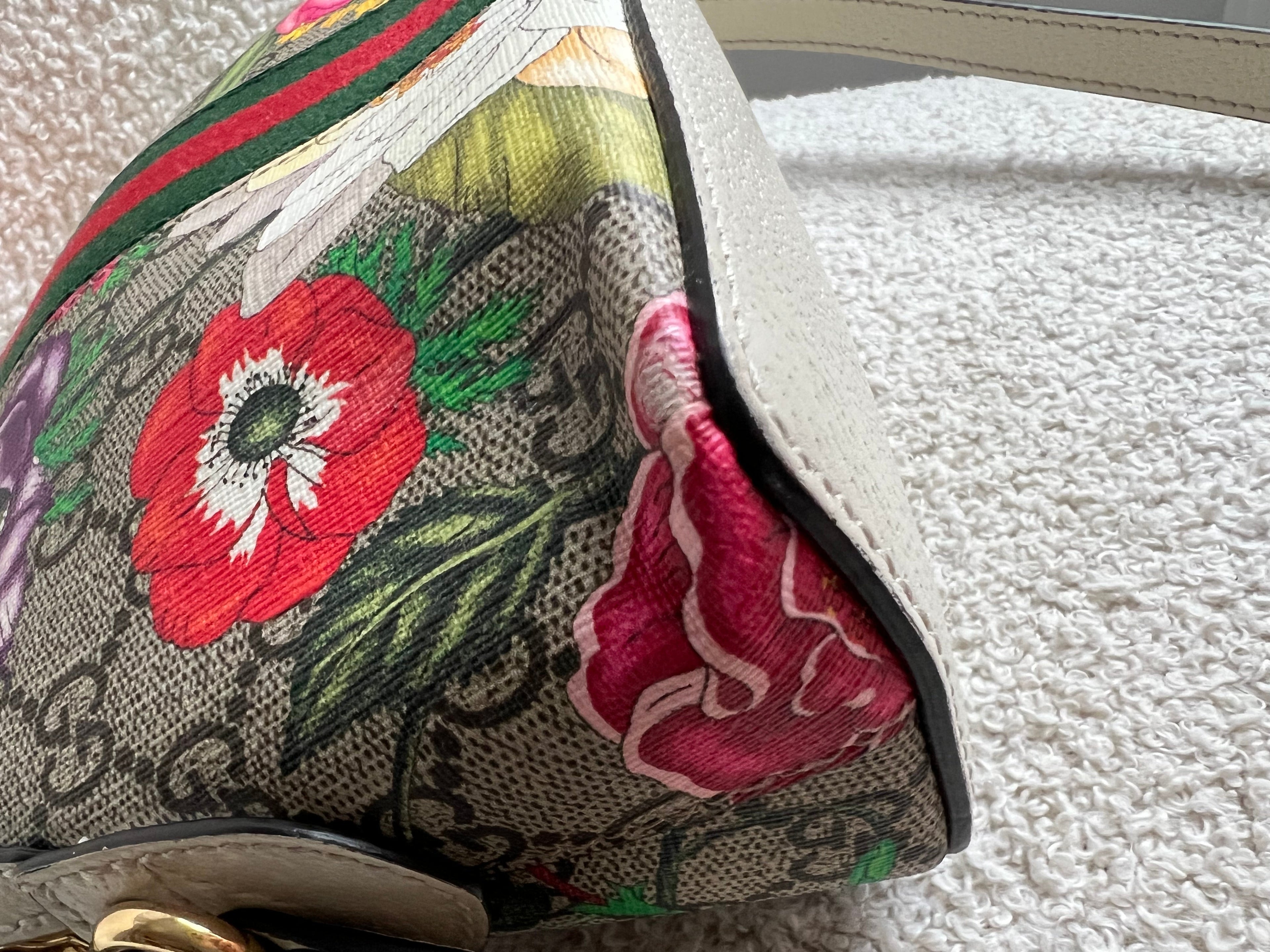 Gucci White Flora Supreme Rounded Top Shoulder Bag (RRP £1,080)