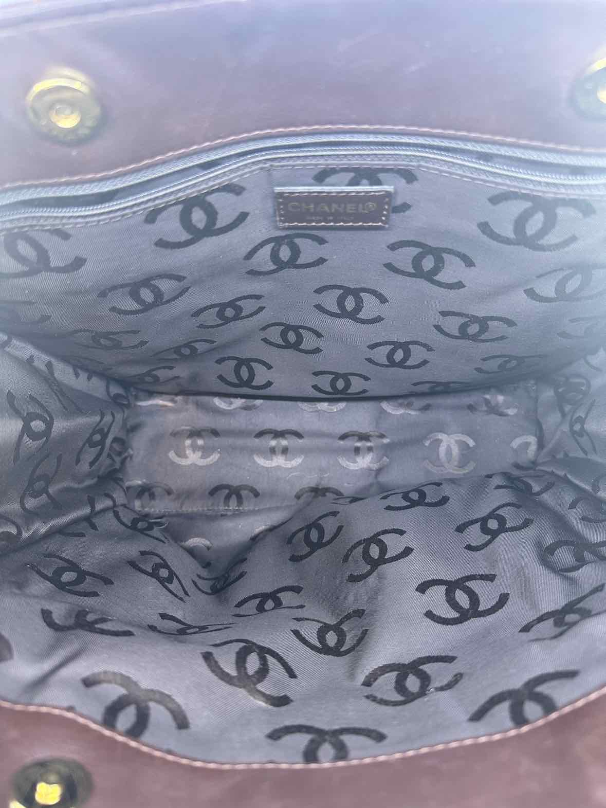 CHANEL Brown Leather Quilted Handbag