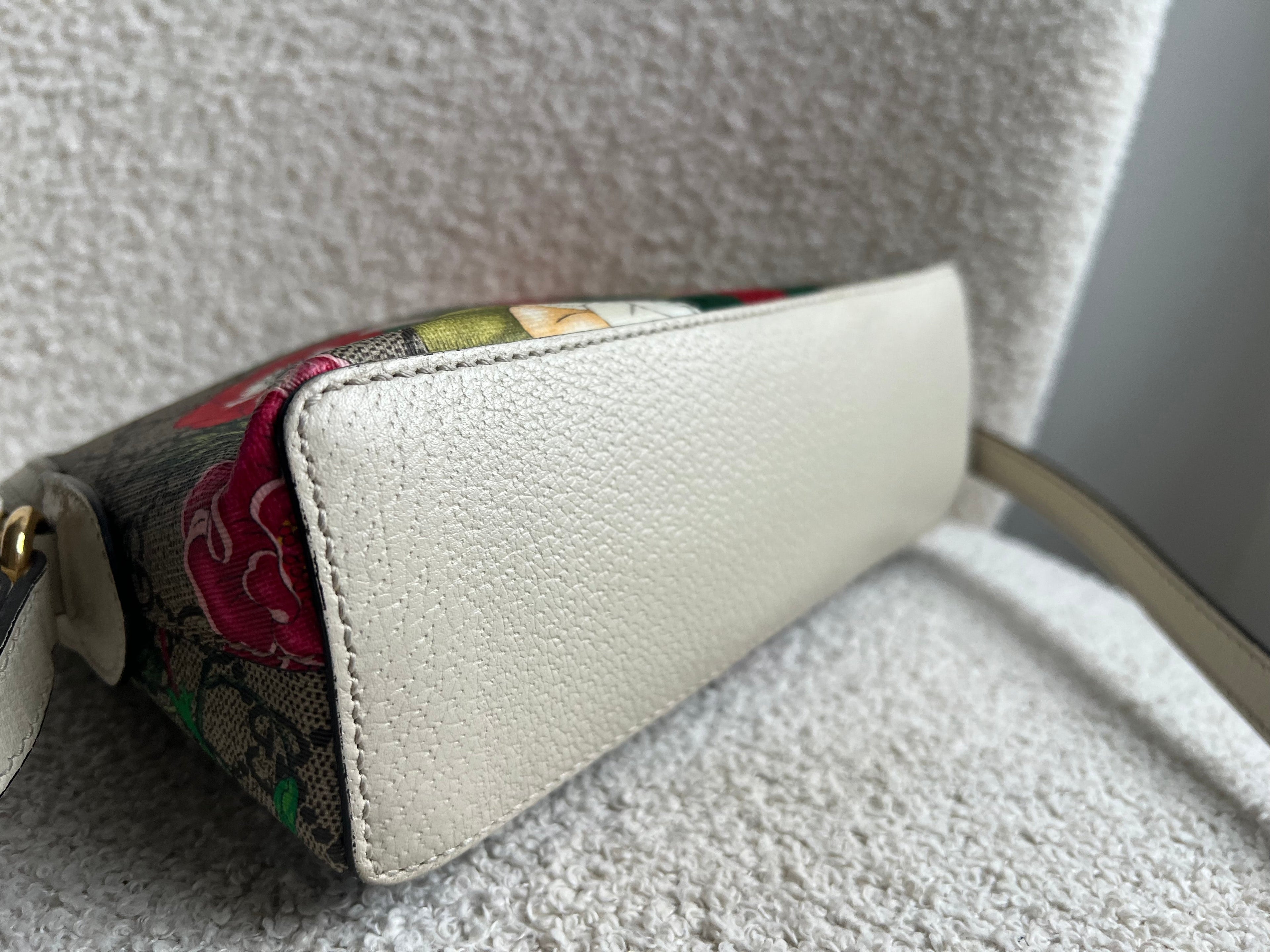 Gucci White Flora Supreme Rounded Top Shoulder Bag (RRP £1,080)