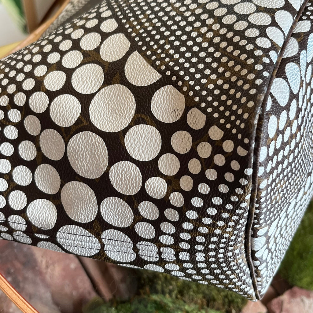 LOUIS VUITTON Neverfull MM Yayoi Kusama Infinity Dots Monogram Canvas Tote