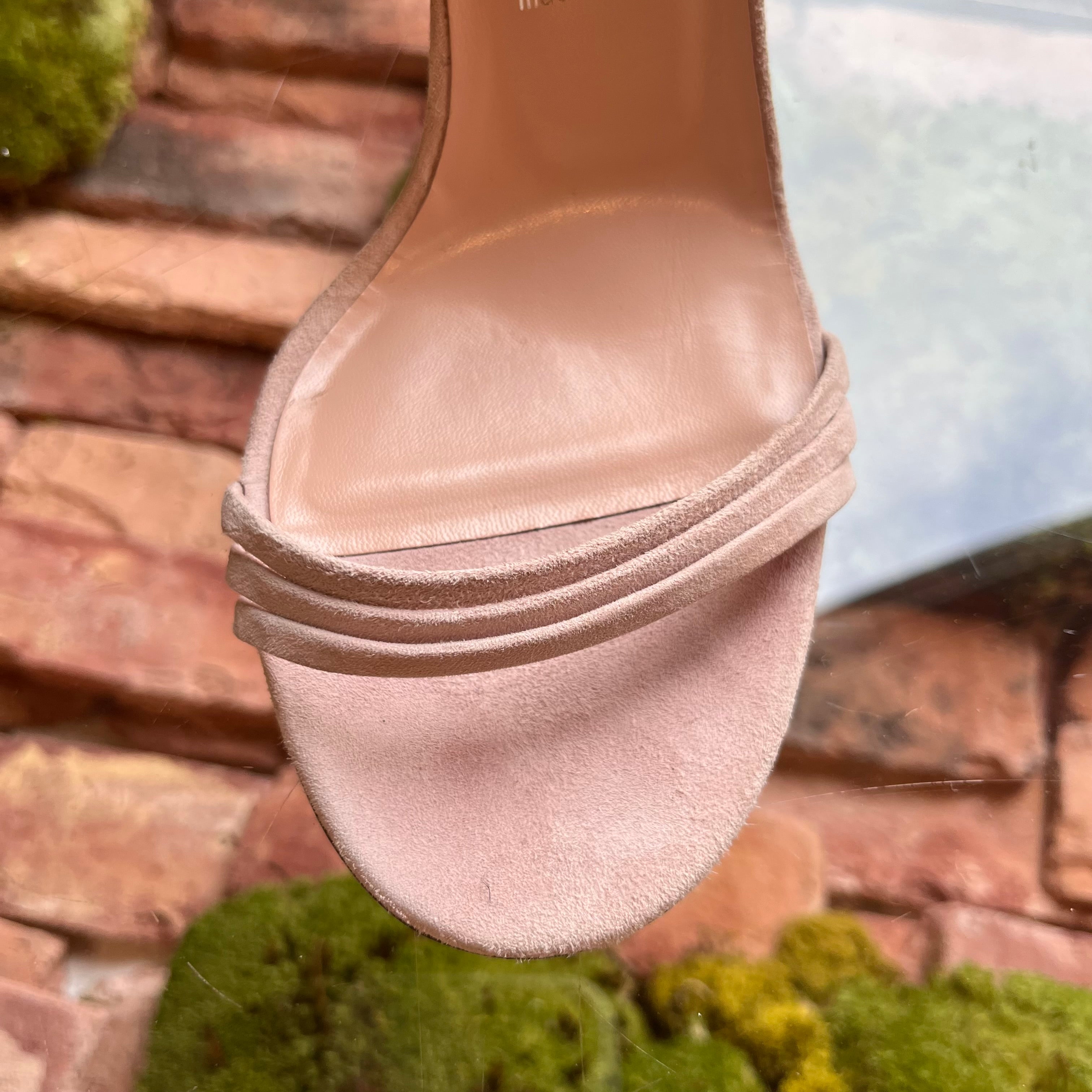 GUCCI Light Pink Suede Stilettos SZ 40 (US 10)