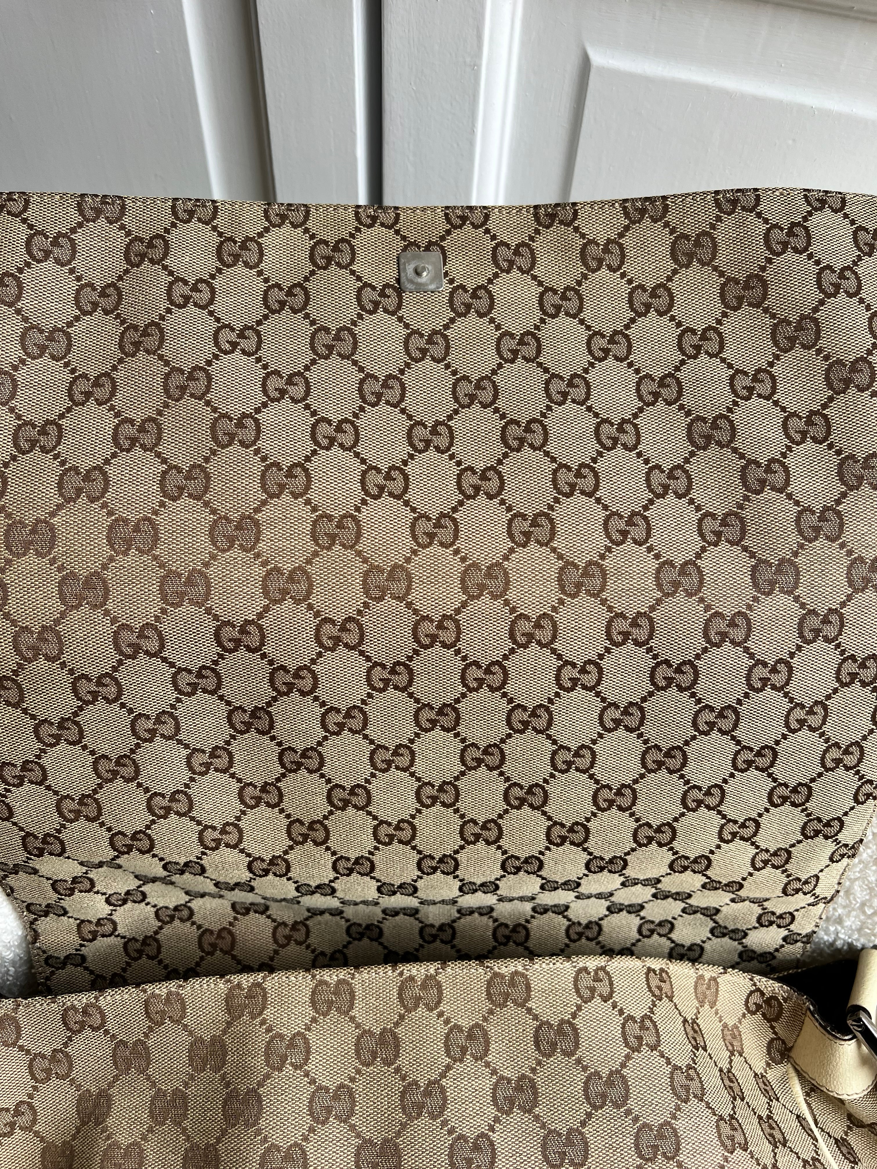 Gucci GG White Beige Canvas Messenger Bag