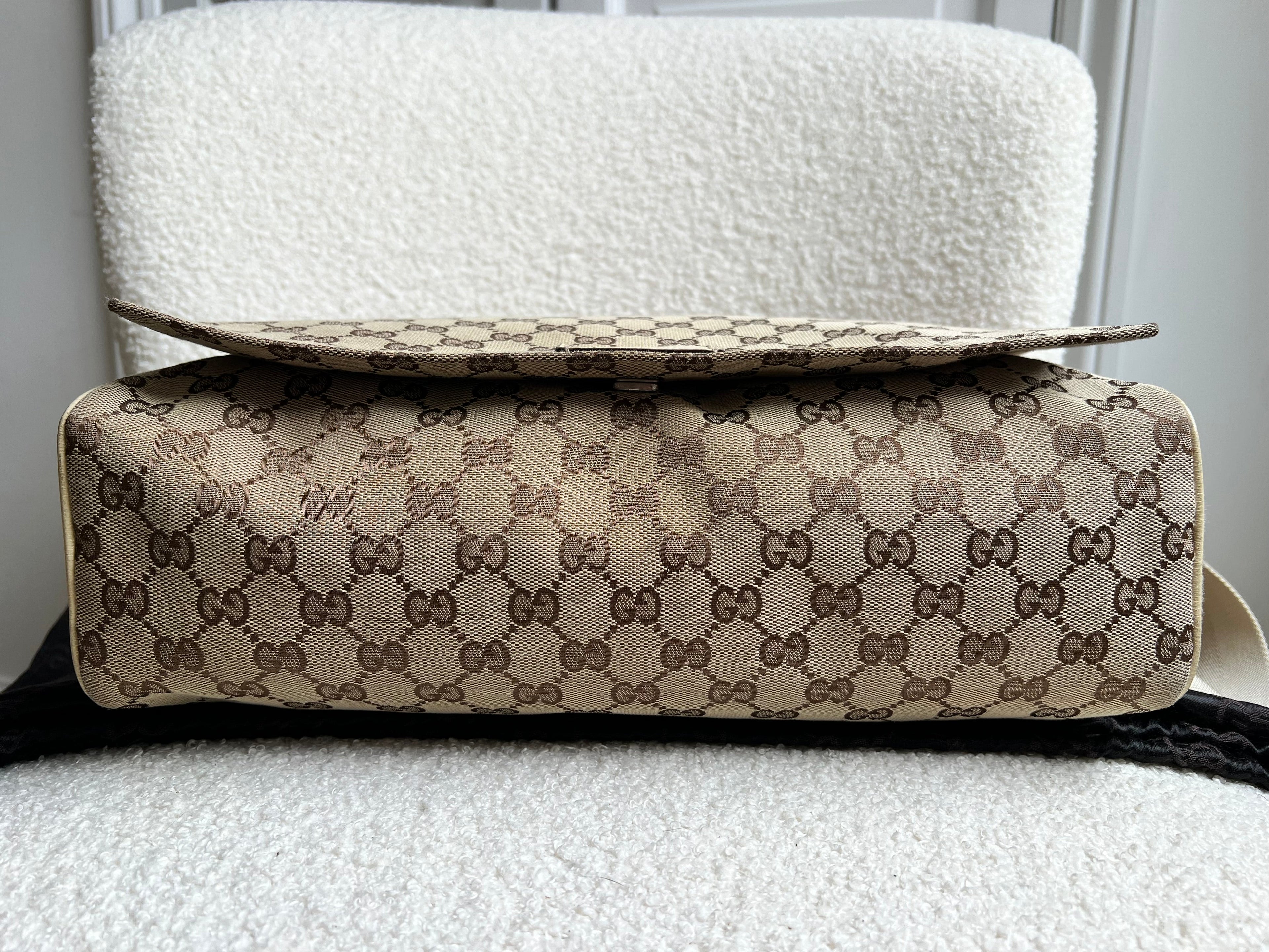 Gucci GG White Beige Canvas Messenger Bag