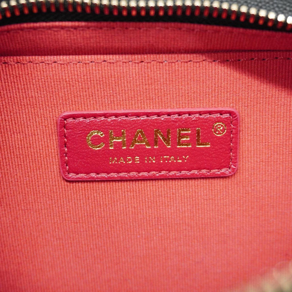 Chanel Chanel Matelassé Cuir Noir Black Leather Black Leather Shoulder Bag Bag (Pre-Owned)