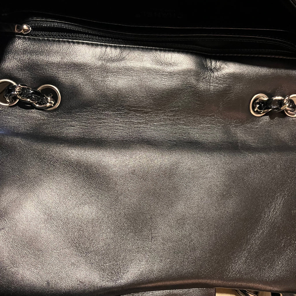 CHANEL Single Flap Black Patent Leather Shoulder Bag