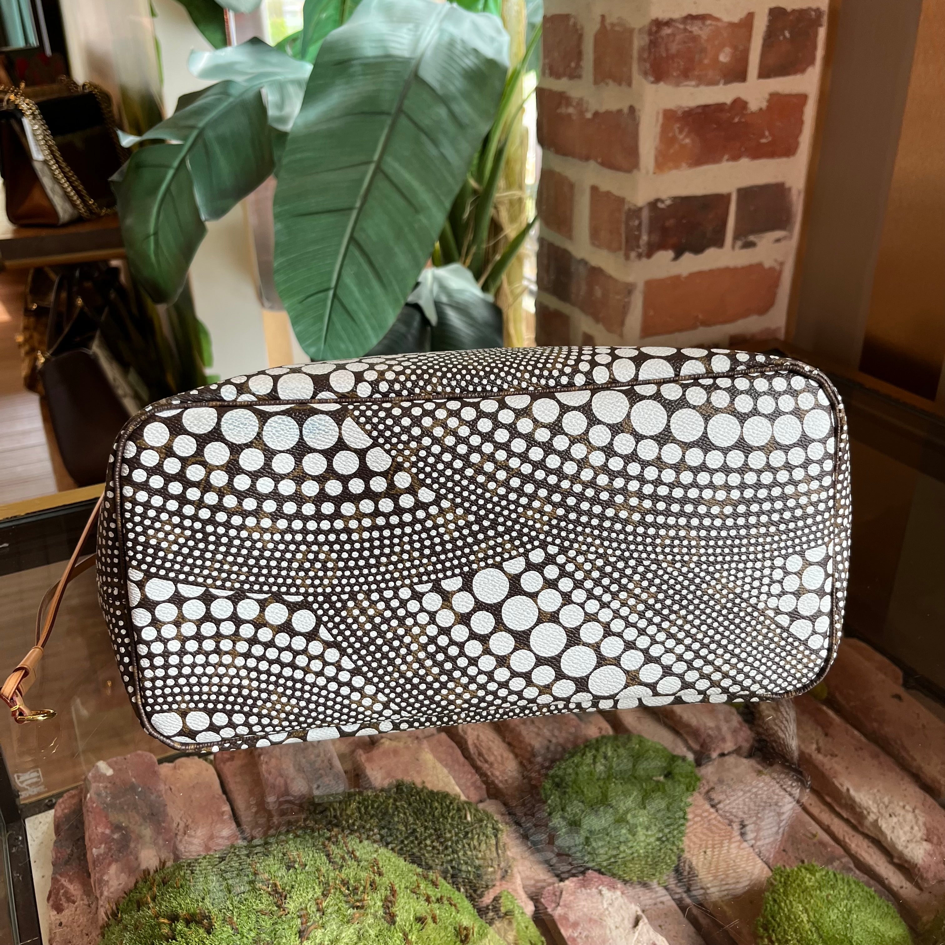 LOUIS VUITTON Neverfull MM Yayoi Kusama Infinity Dots Monogram Canvas Tote