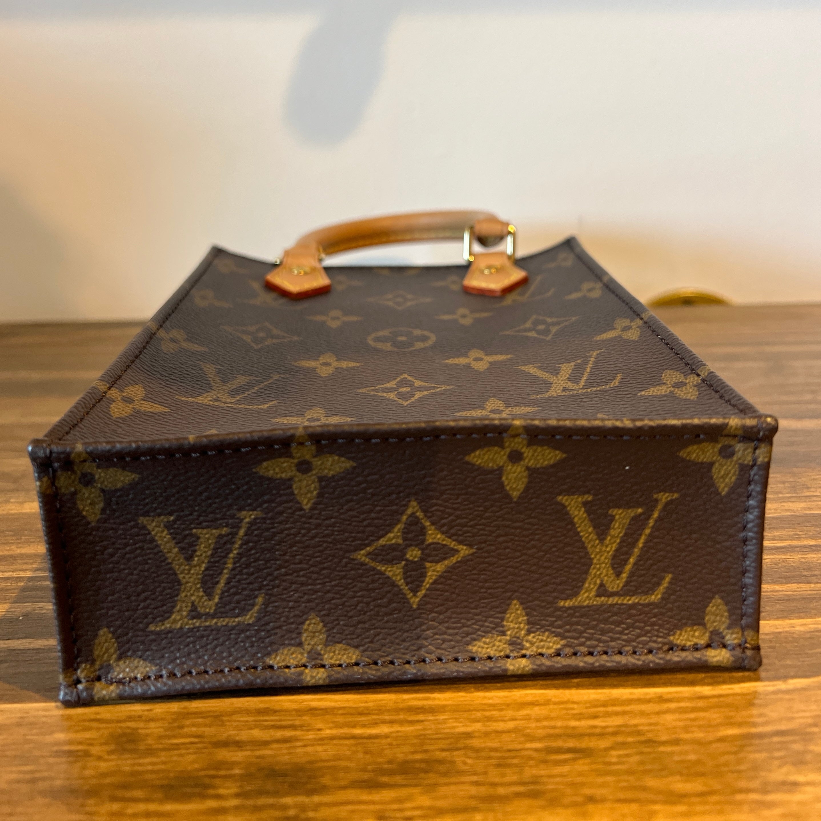 LOUIS VUITTON Monogram Petit Sac Plat