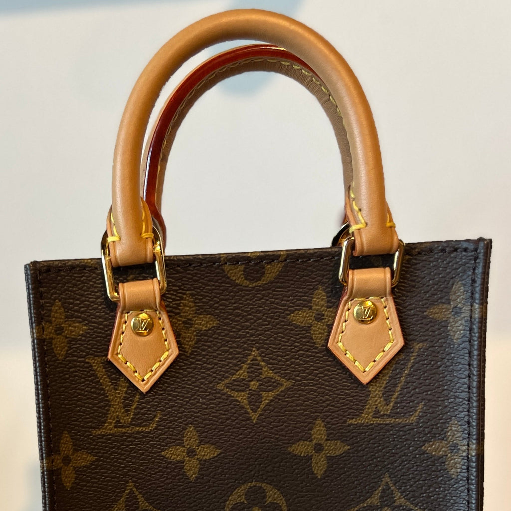 LOUIS VUITTON Monogram Petit Sac Plat