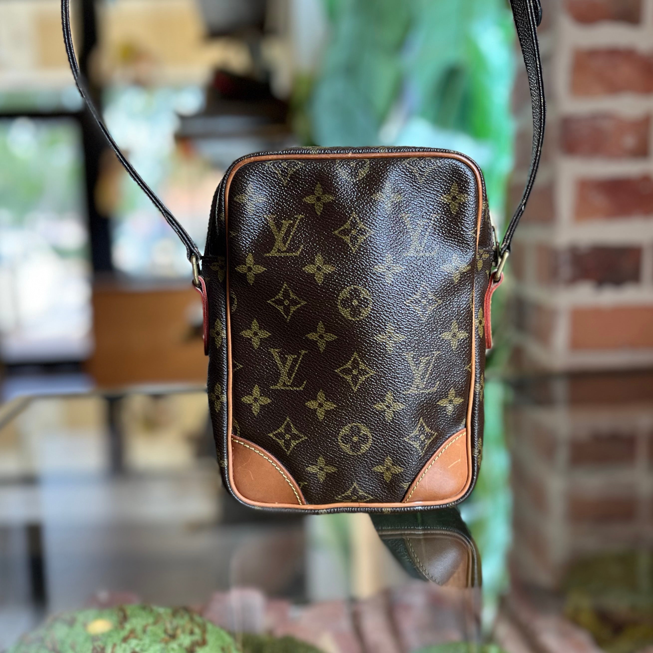 LOUIS VUITTON Amazone Vintage Brown Monogram Canvas Crossbody