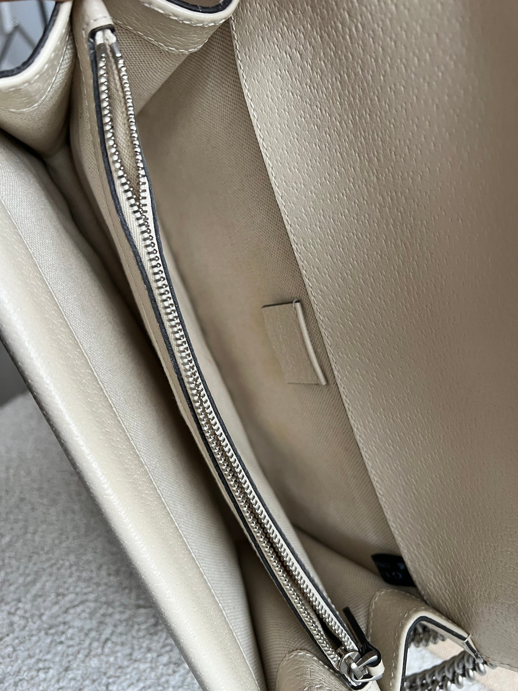 Gucci Dionysus GG White Small Shoulder Bag (RRP £2,670)