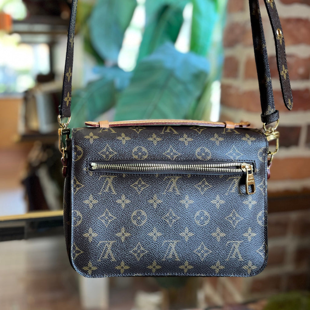 LOUIS VUITTON Pochette Metis Brown Monogram Canvas Shoulder Bag