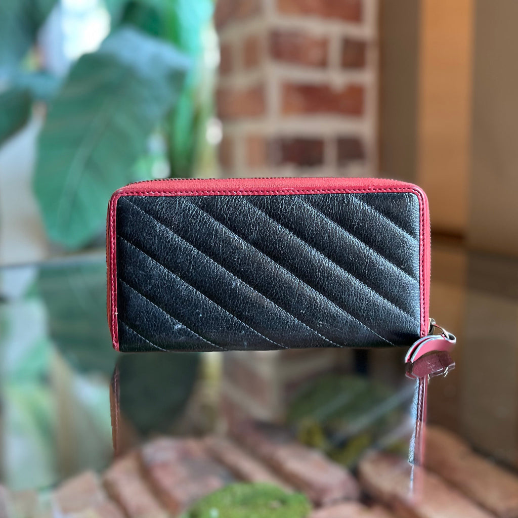 GUCCI Vintage Effect Calfskin Matelasse Diagonal Torchon GG Marmont Zip Around Wallet