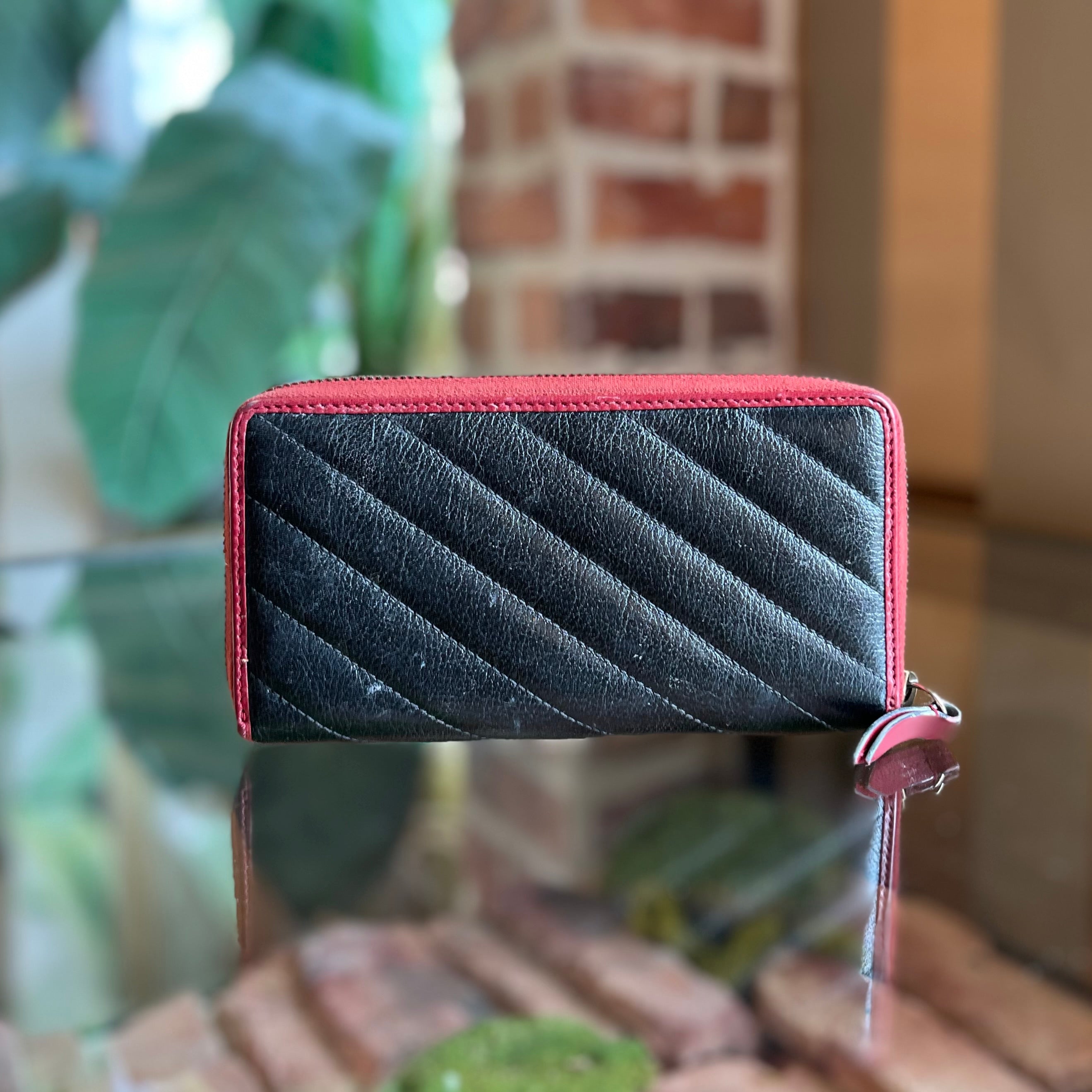 GUCCI Vintage Effect Calfskin Matelasse Diagonal Torchon GG Marmont Zip Around Wallet
