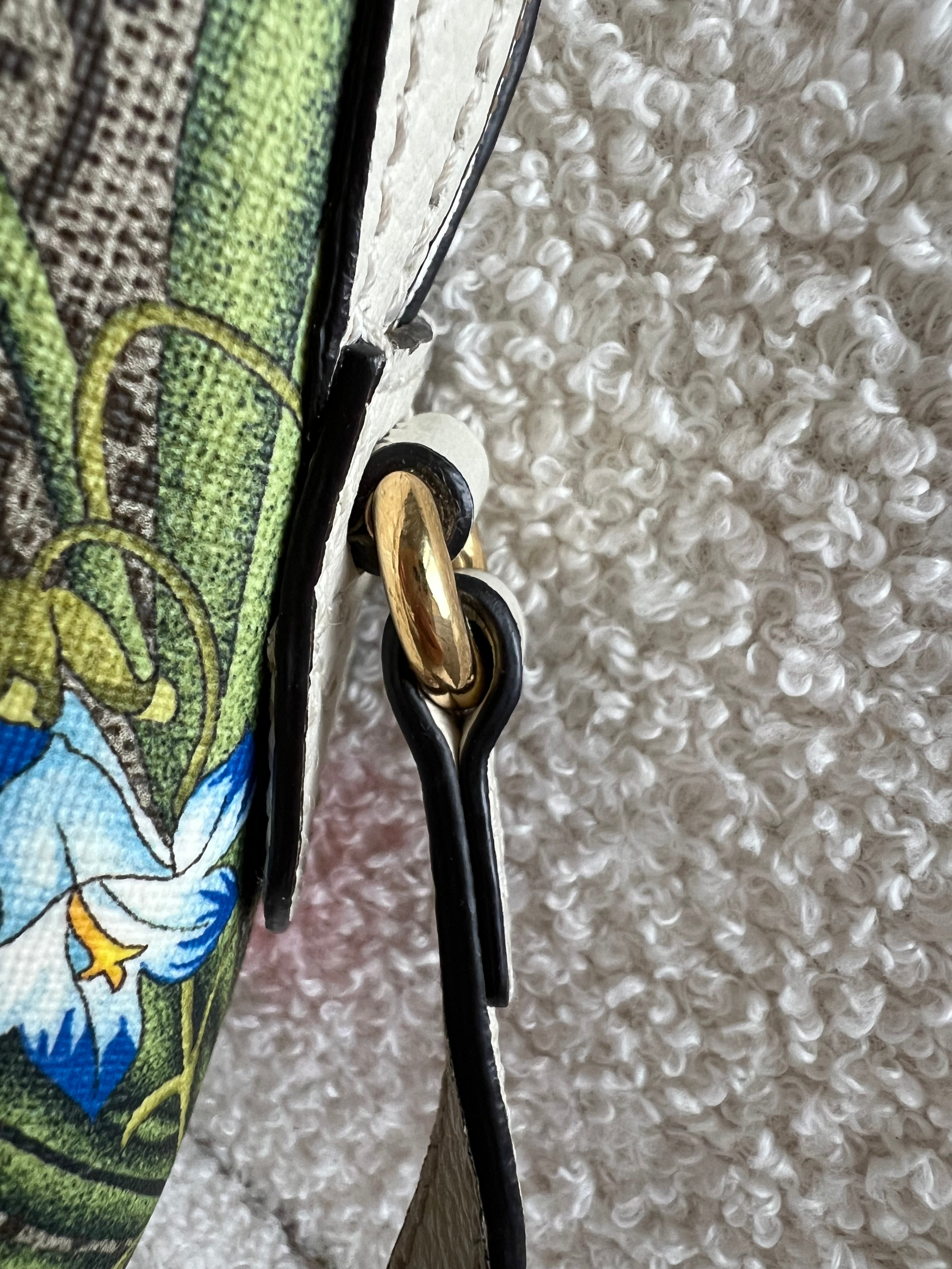 Gucci White Flora Supreme Rounded Top Shoulder Bag (RRP £1,080)