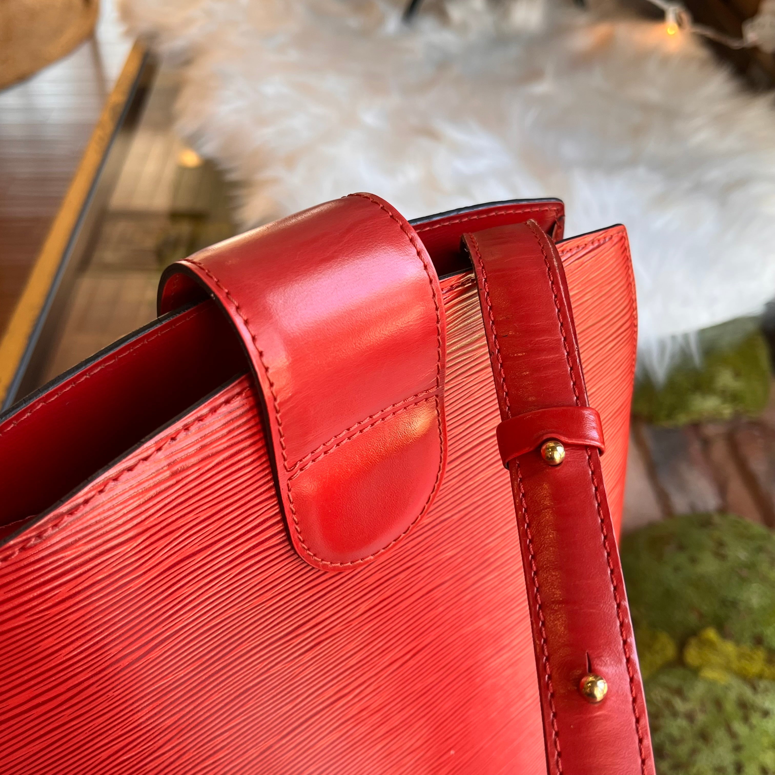 LOUIS VUITTON Cluny Castillan Red Epi Leather Bucket Bag