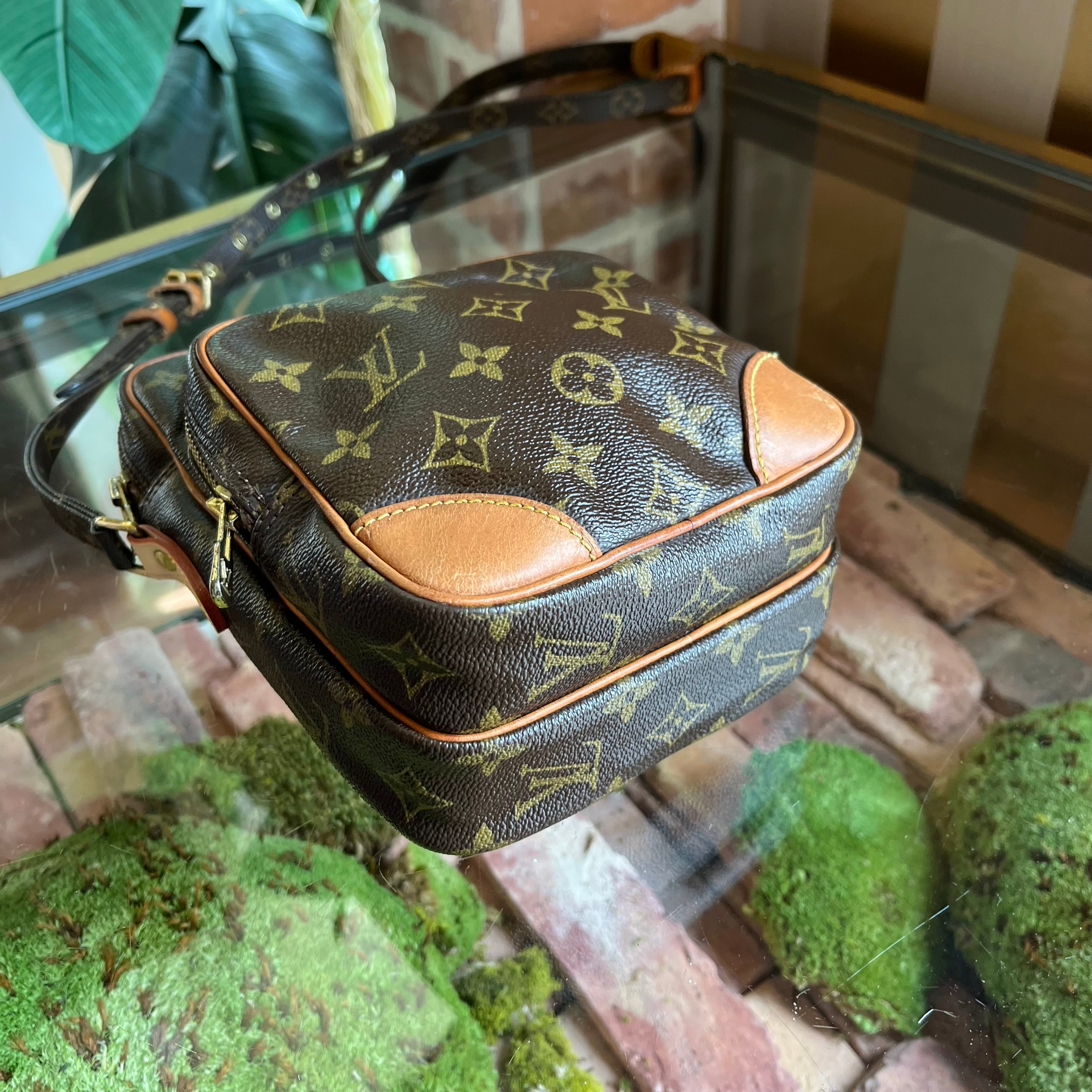 LOUIS VUITTON Amazone Vintage Brown Monogram Canvas Crossbody