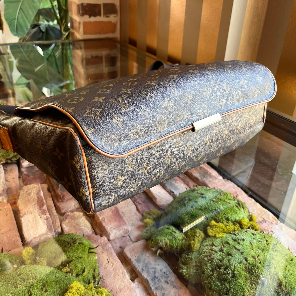 LOUIS VUITTON Abbesses Brown Monogram Canvas Messenger Bag