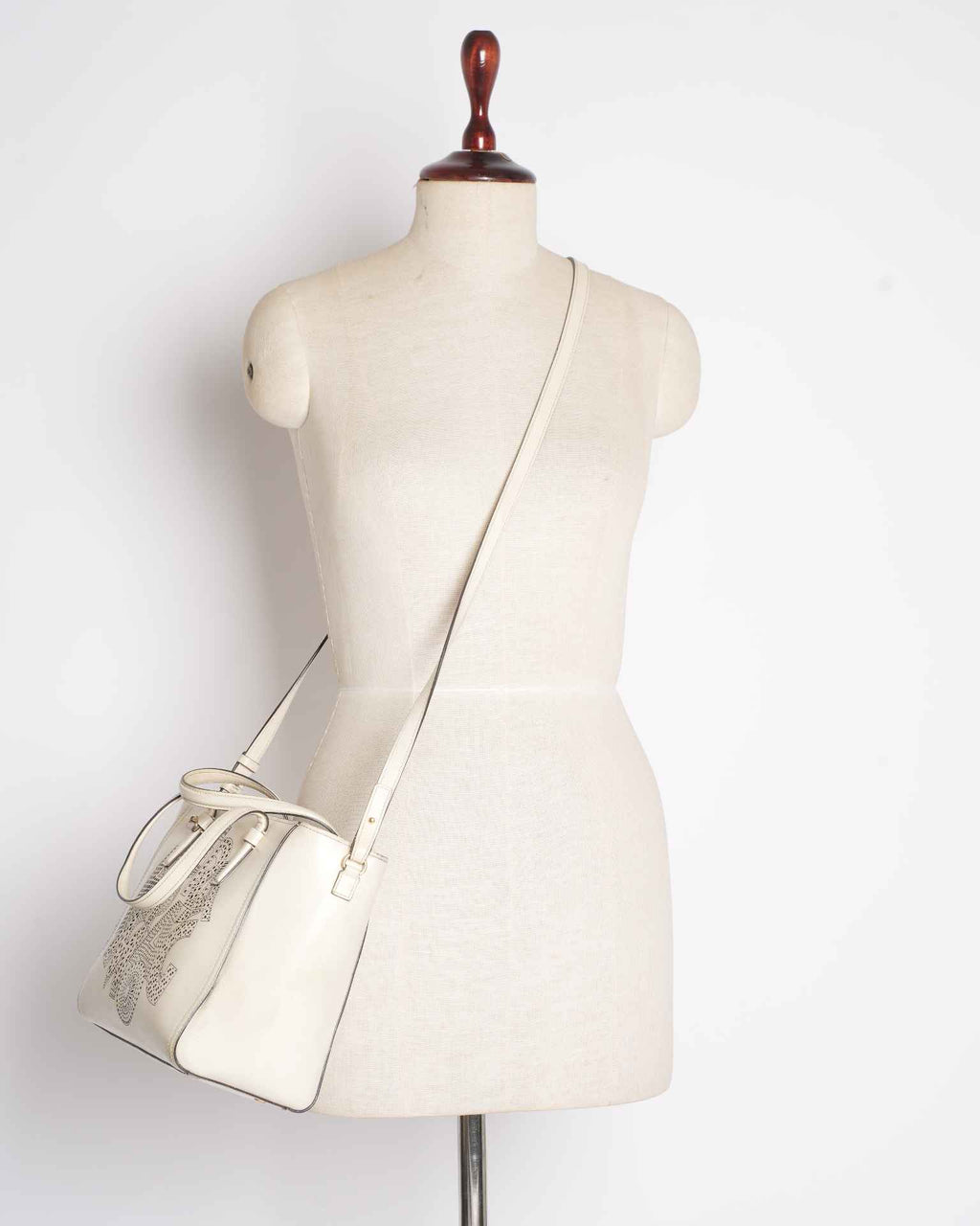 Salvatore ferragamo amy shoulder tote bag