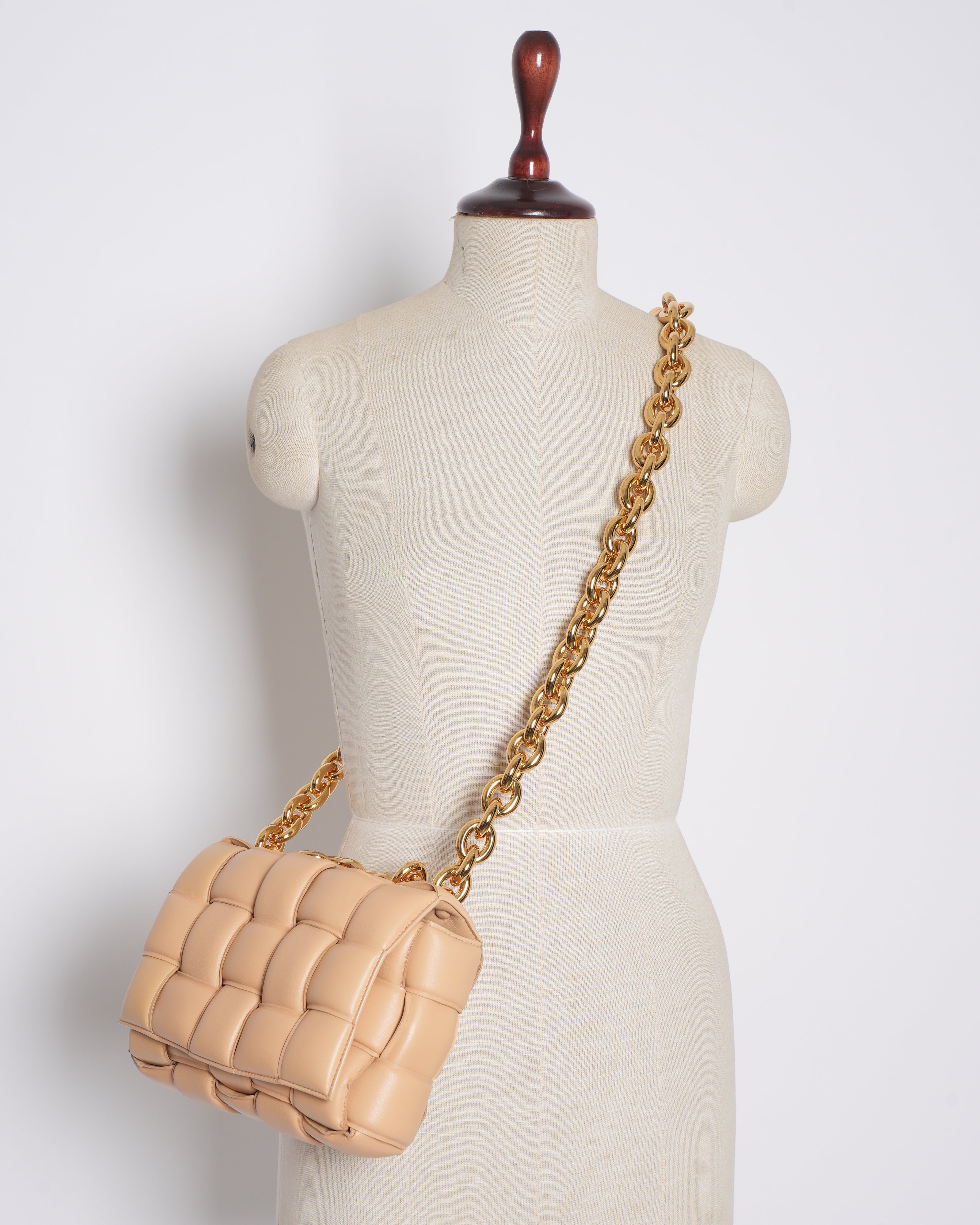 Bottega Veneta cassette in beige