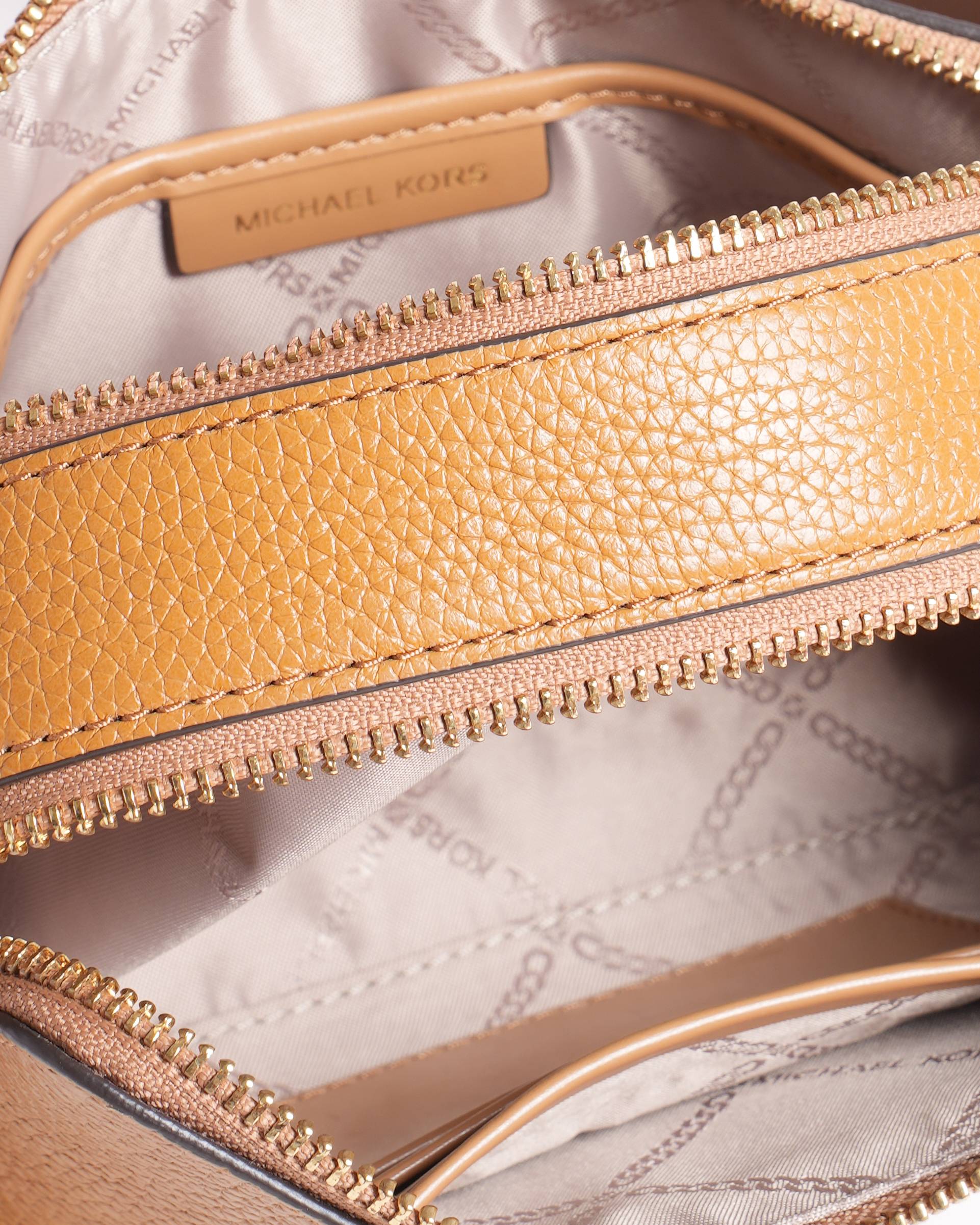 Michael Kors  Jet Set Small Pebbled Leather Shoulder bag