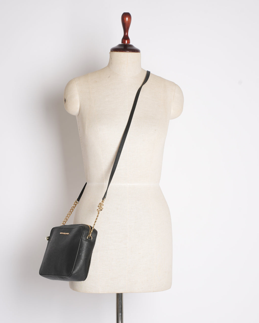 Michael Kors Solid Jet Set Crossbody in Black