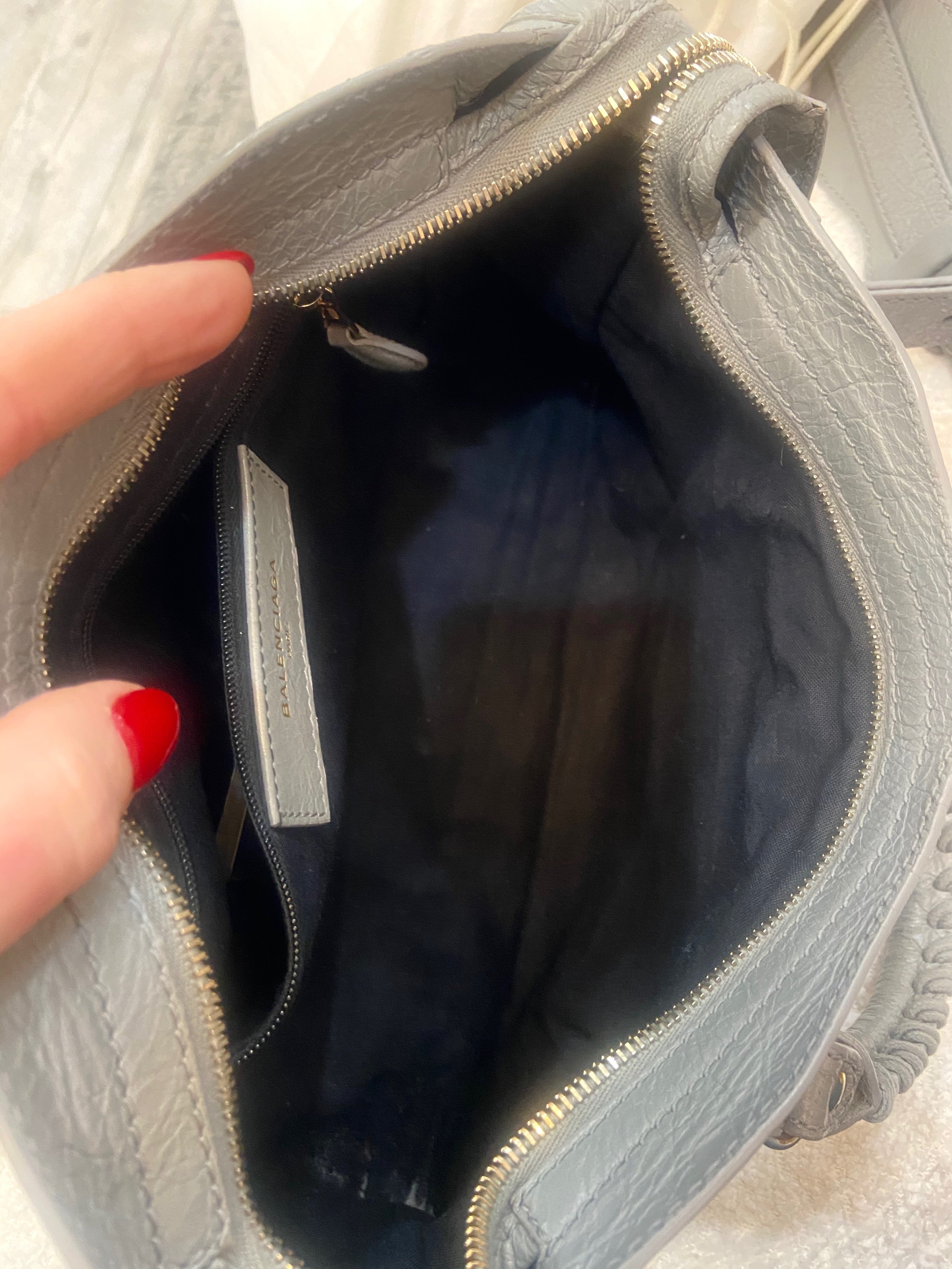 BALENCIAGA AGNEAU LAMBSKIN LEATHER  MEDIUM CITY TOWN GRIS PYRITE BAG