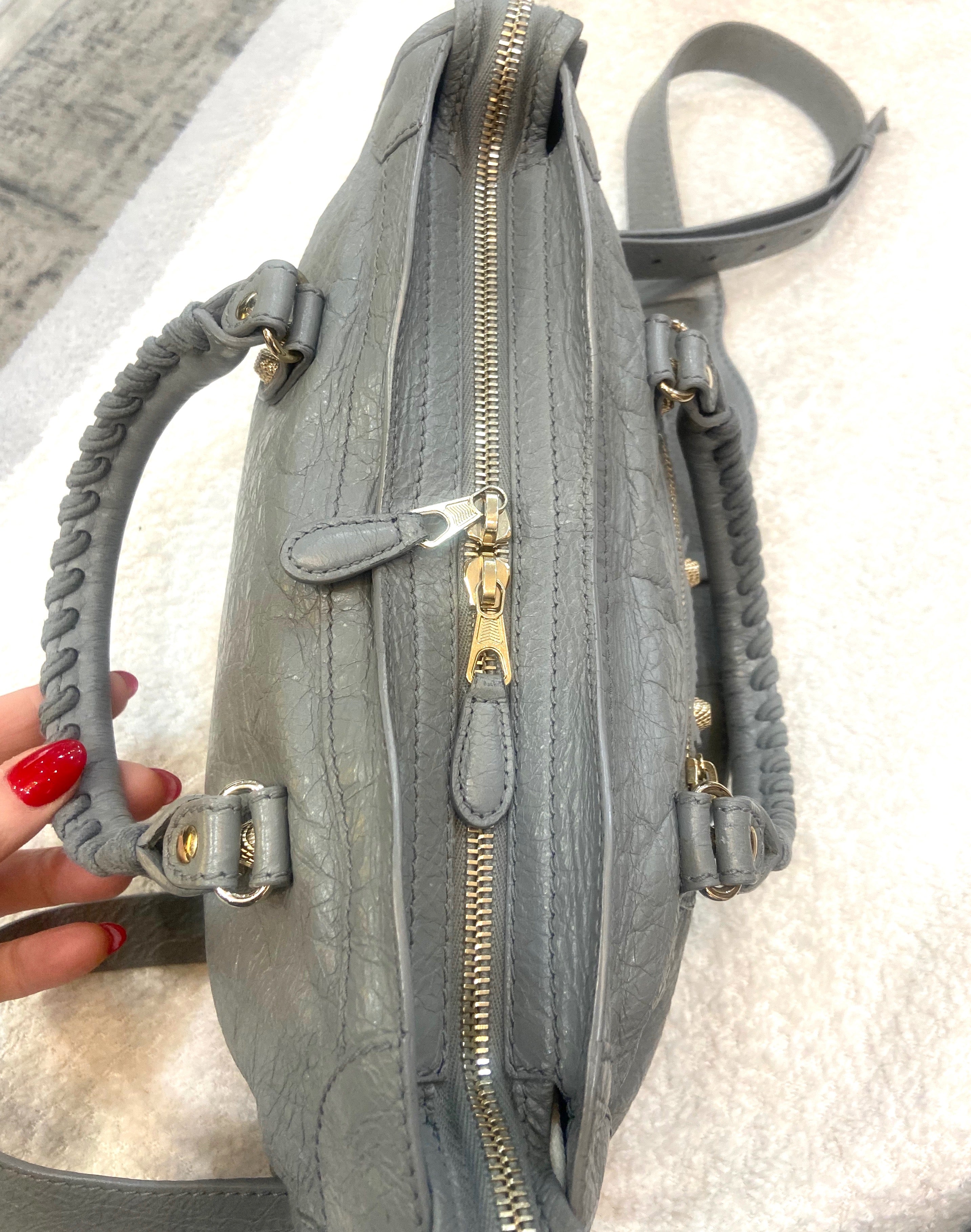 BALENCIAGA AGNEAU LAMBSKIN LEATHER  MEDIUM CITY TOWN GRIS PYRITE BAG
