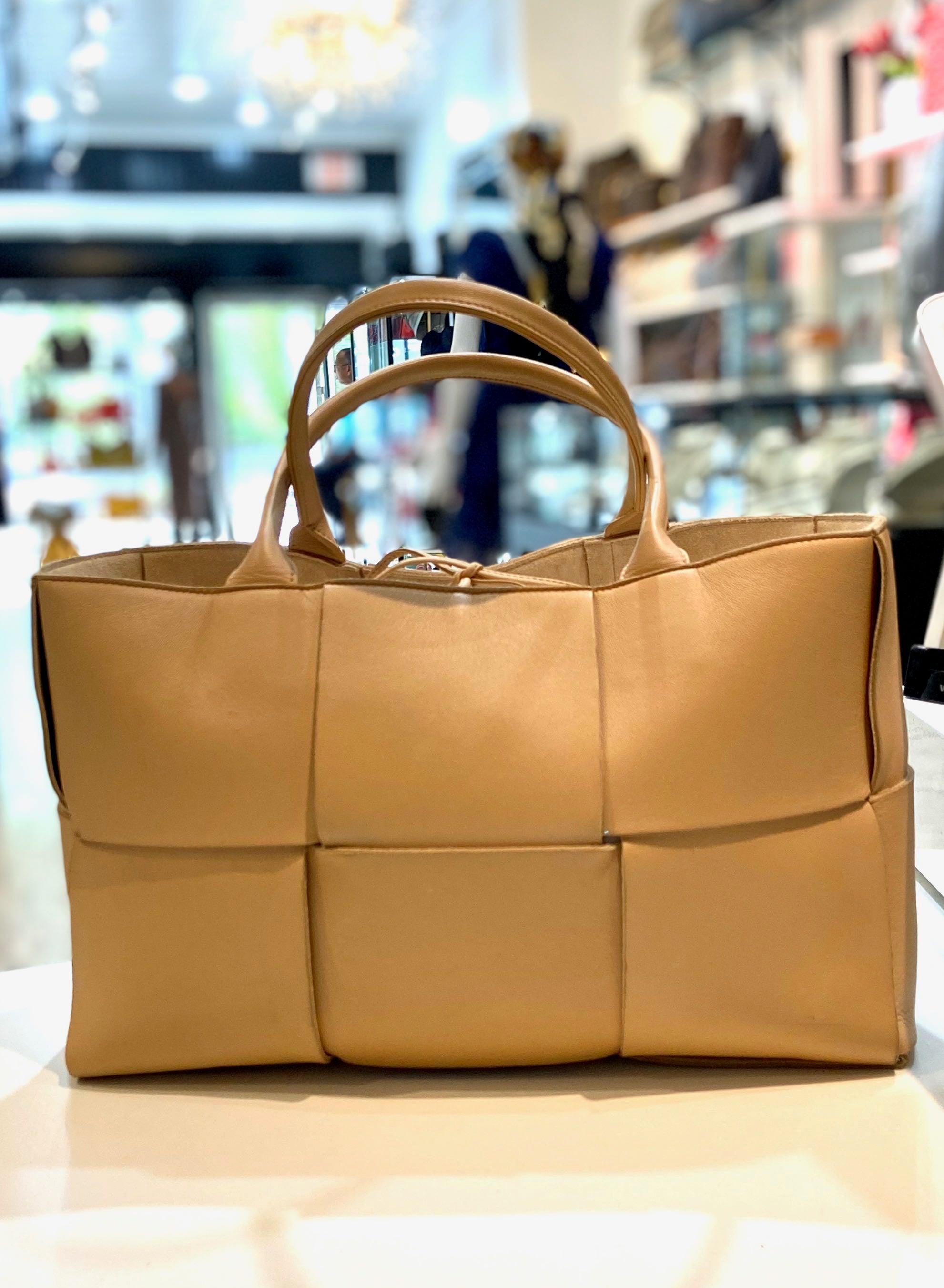 BOTTEGA VENETA MEDIUM ACRO TOTE BAG