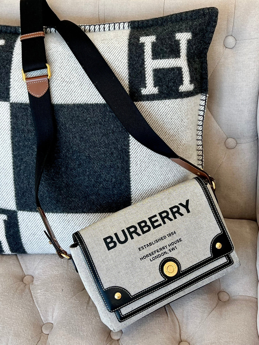 BURBERRY HORSEFERRY NOTE SHOULDER BAG