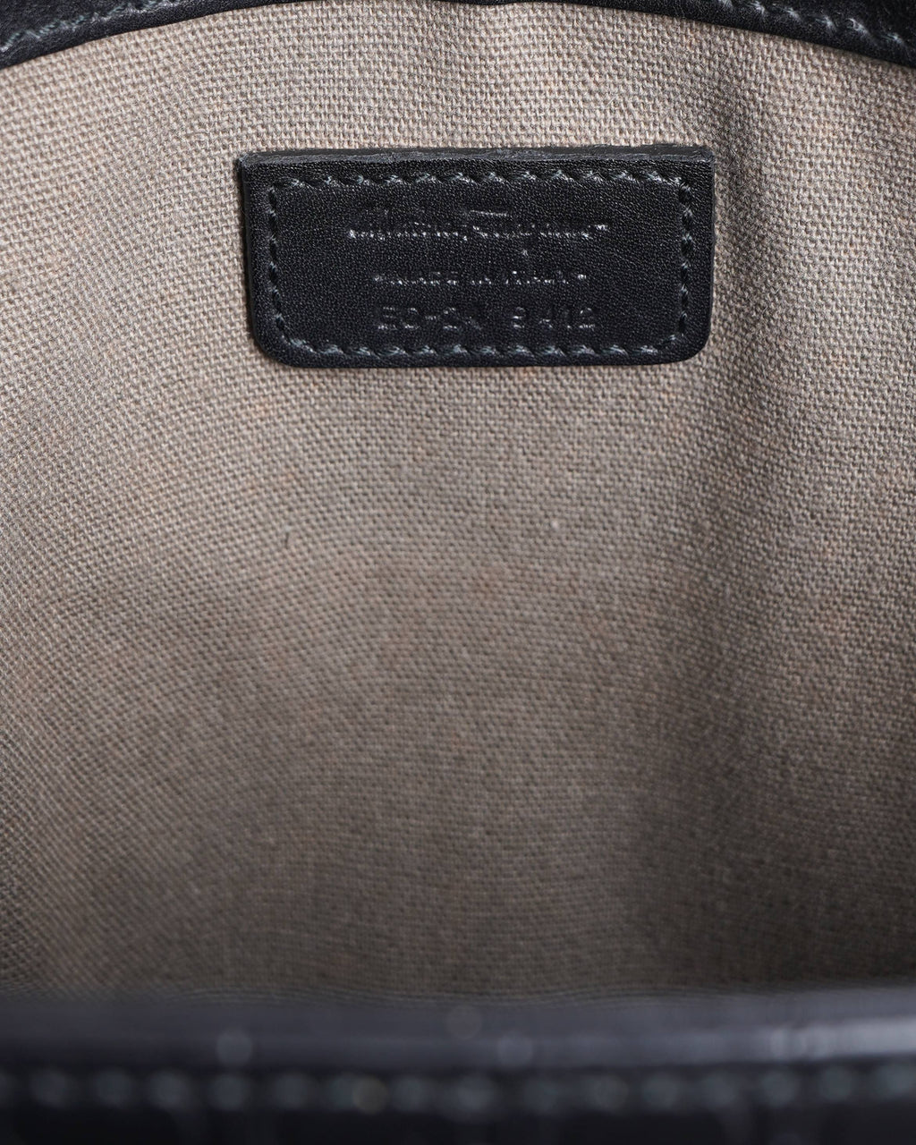 Salvatore Ferragamo Embossed Logo Messenger Bag In Black