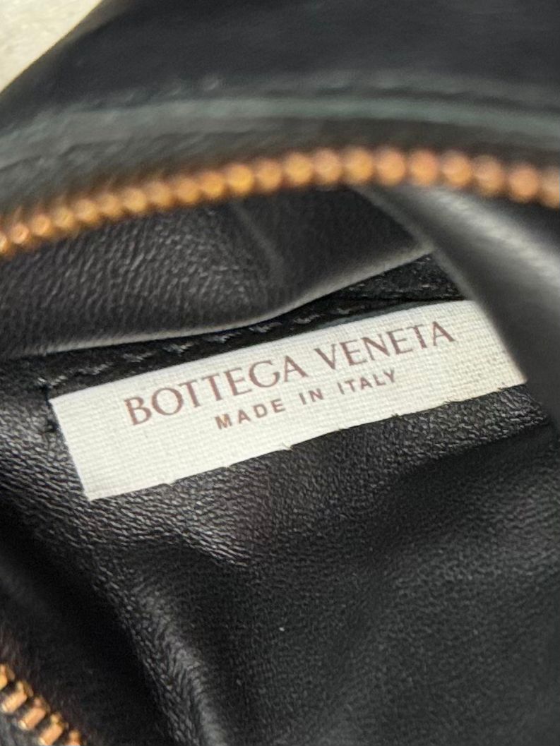 BOTTEGA VENETA INTRECCIATO CASSETTE PATENT LEATHER BAG