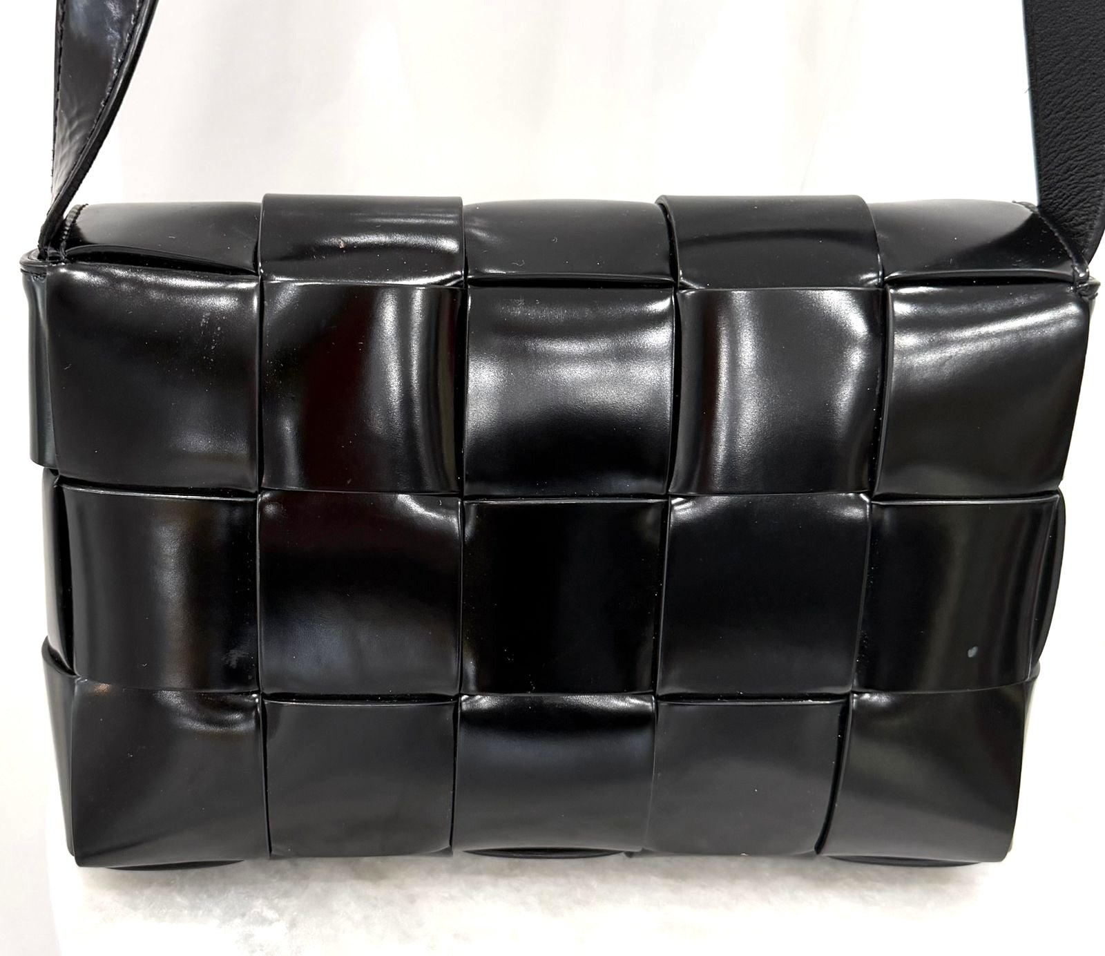 BOTTEGA VENETA INTRECCIATO CASSETTE PATENT LEATHER BAG