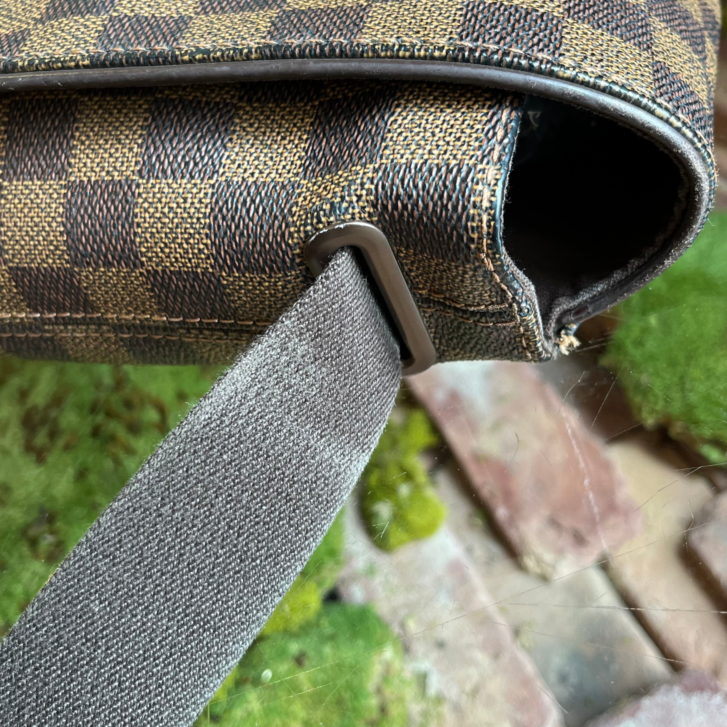 LOUIS VUITTON District Damier Ebene Canvas Messenger Crossbody Bag