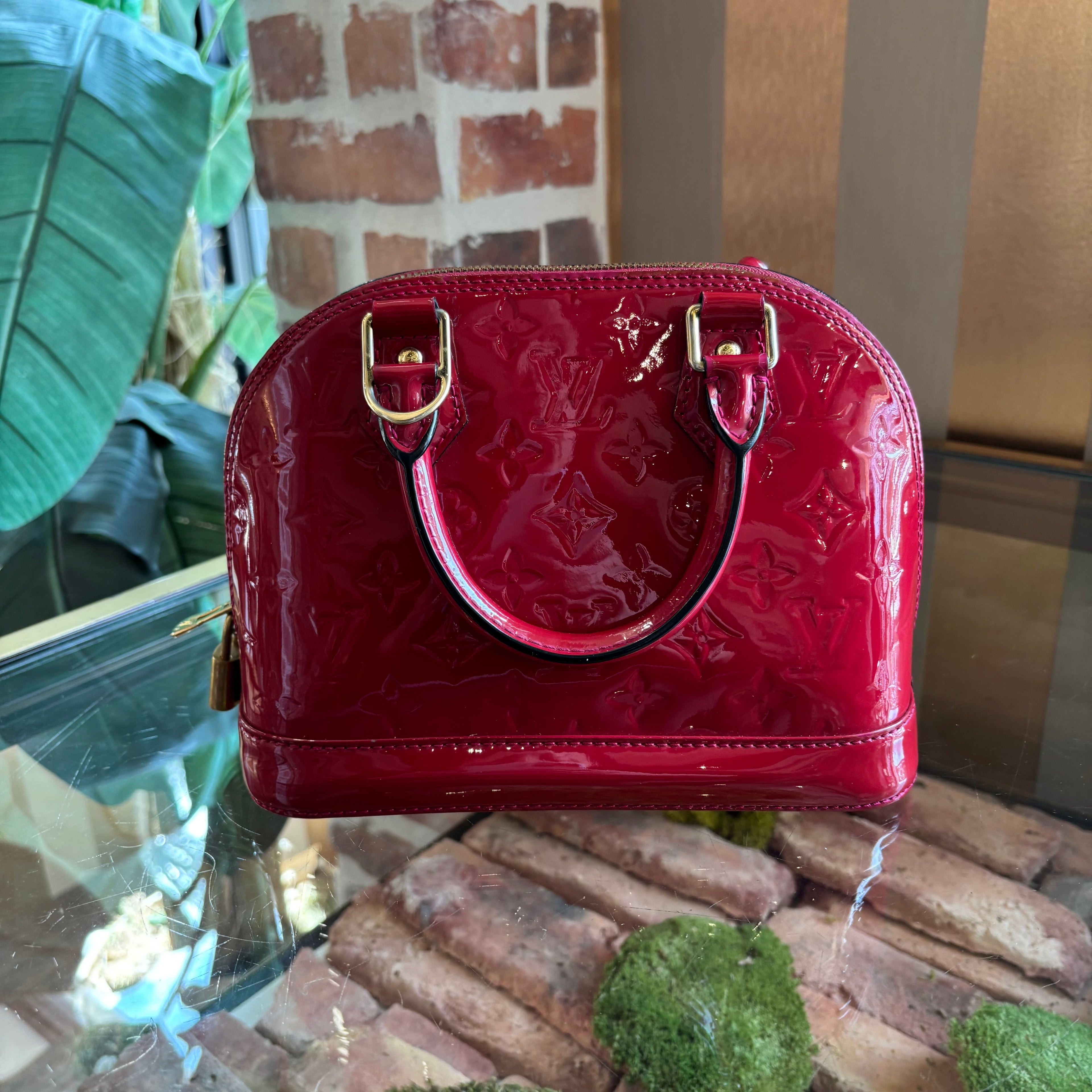 LOUIS VUITTON Red Alma Vernis BB