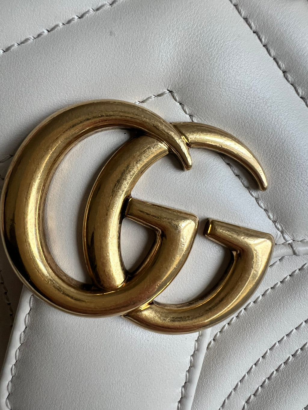 Gucci GG White Marmont Mini Shoulder Bag (RRP £1,890)