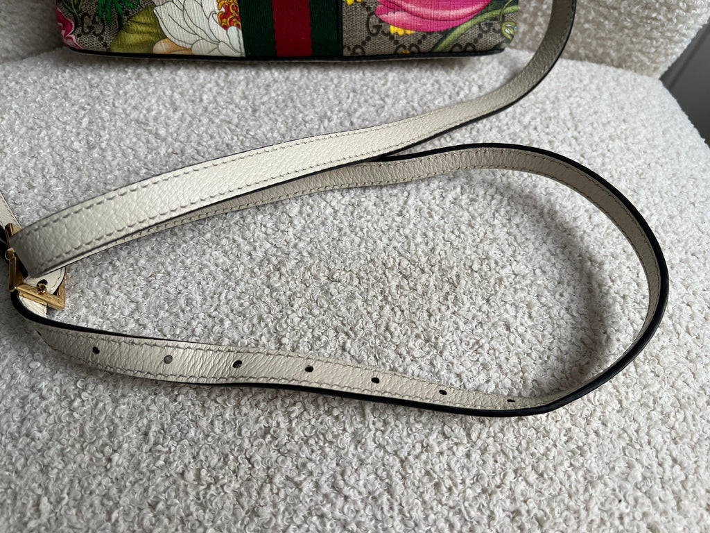 Gucci White Flora Supreme Rounded Top Shoulder Bag (RRP £1,080)