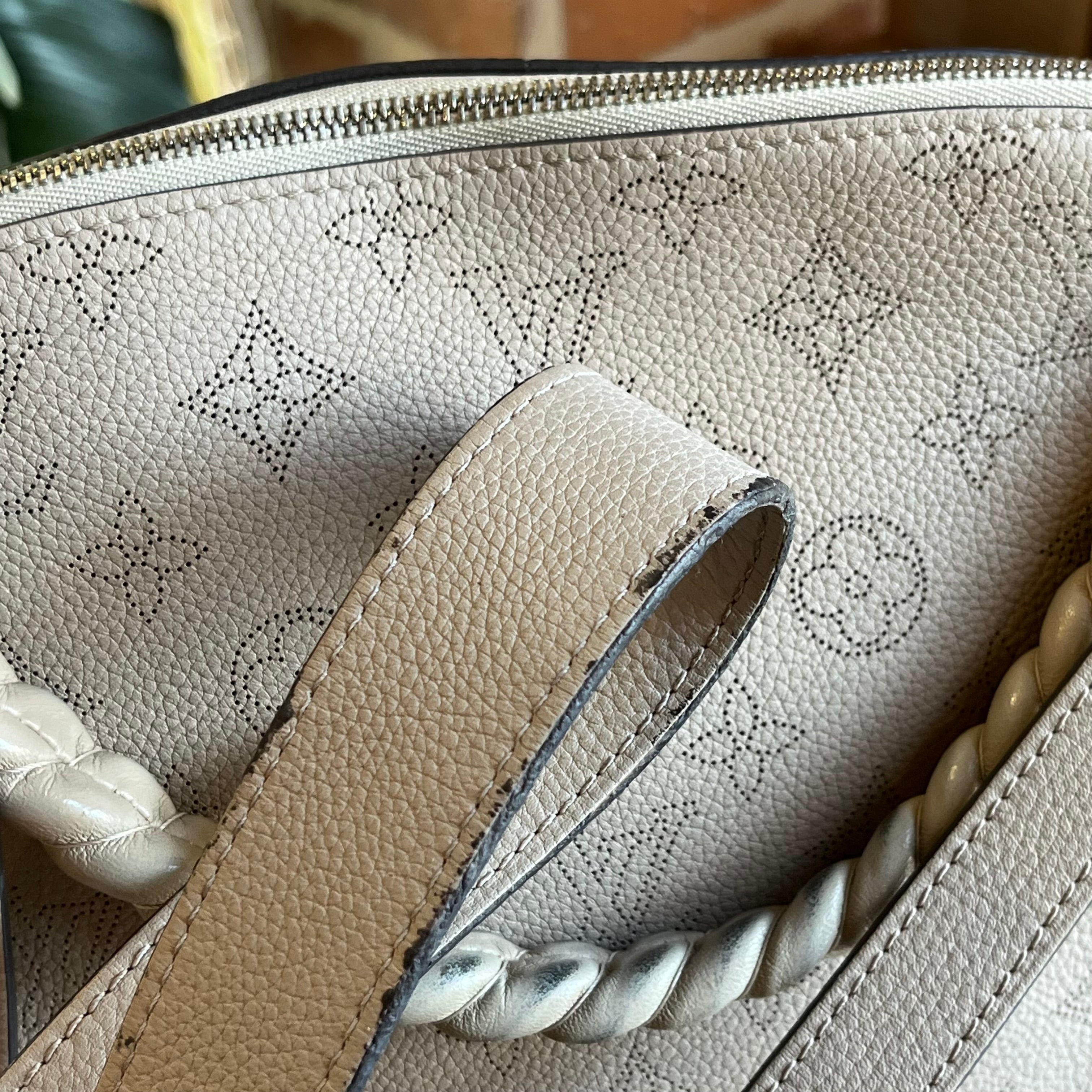 LOUIS VUITTON Babylone Chain BB Galet Monogram Mahina Leather Tote Bag