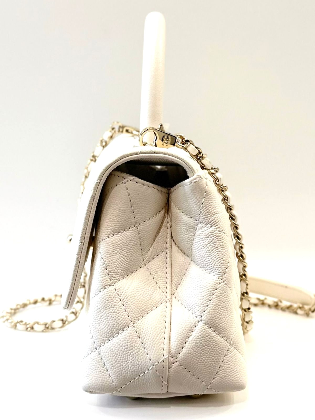 CHANEL CC CAVIAR QUILTED SMALL COCO HANDLE FLAP BAG IN WHITE