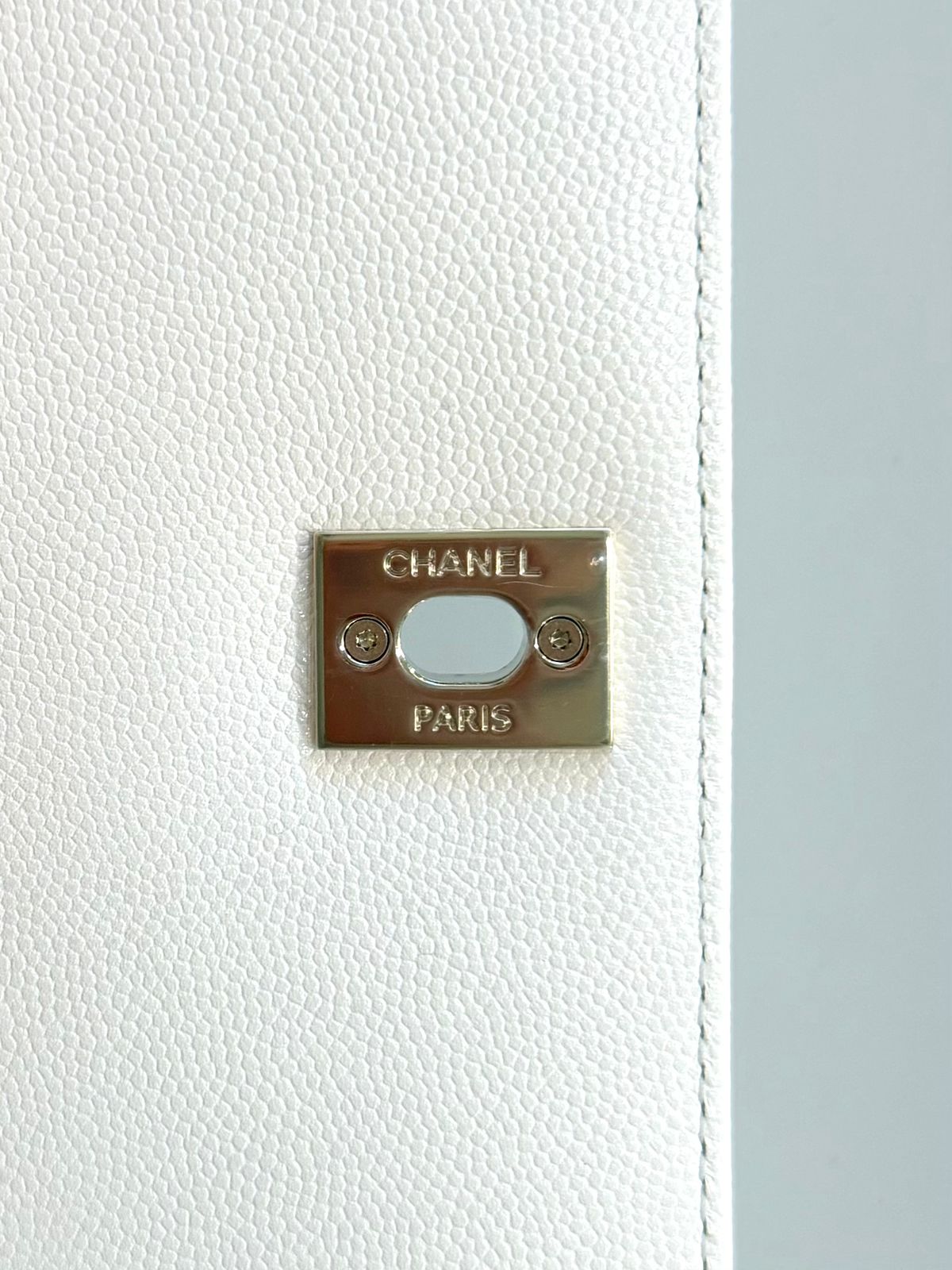 CHANEL CC CAVIAR QUILTED SMALL COCO HANDLE FLAP BAG IN WHITE