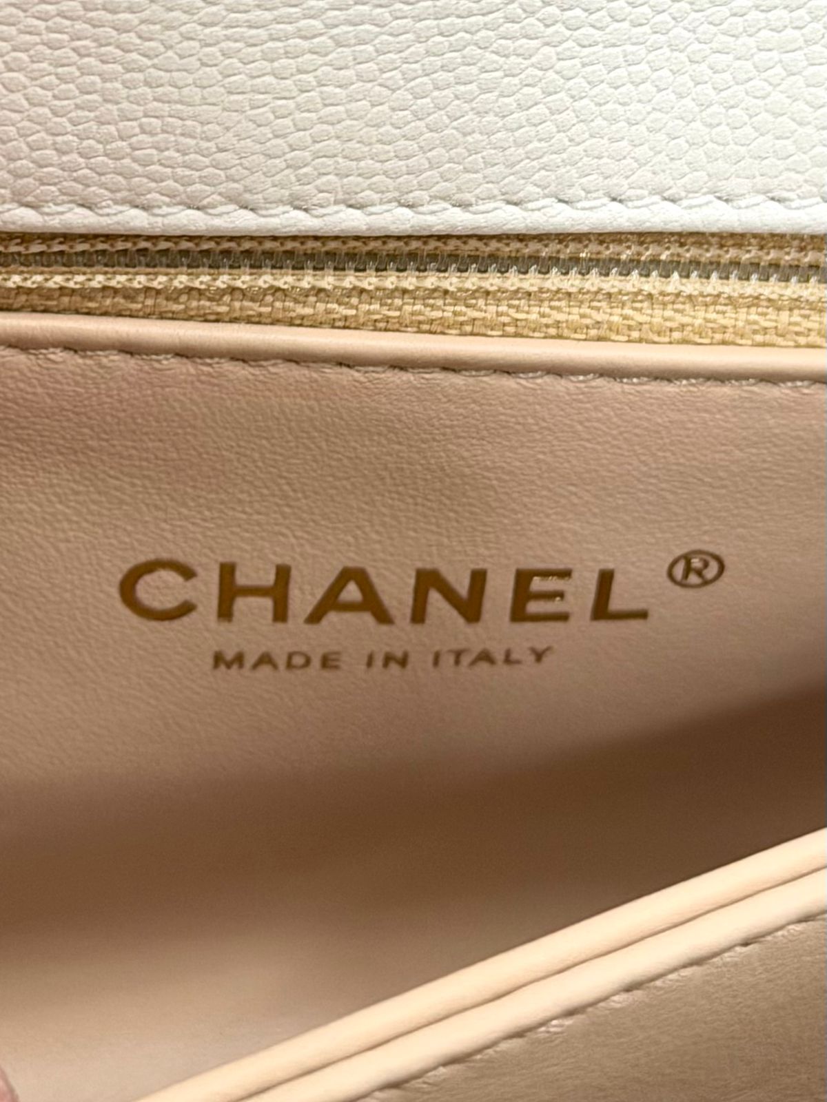 CHANEL CC CAVIAR QUILTED SMALL COCO HANDLE FLAP BAG IN WHITE