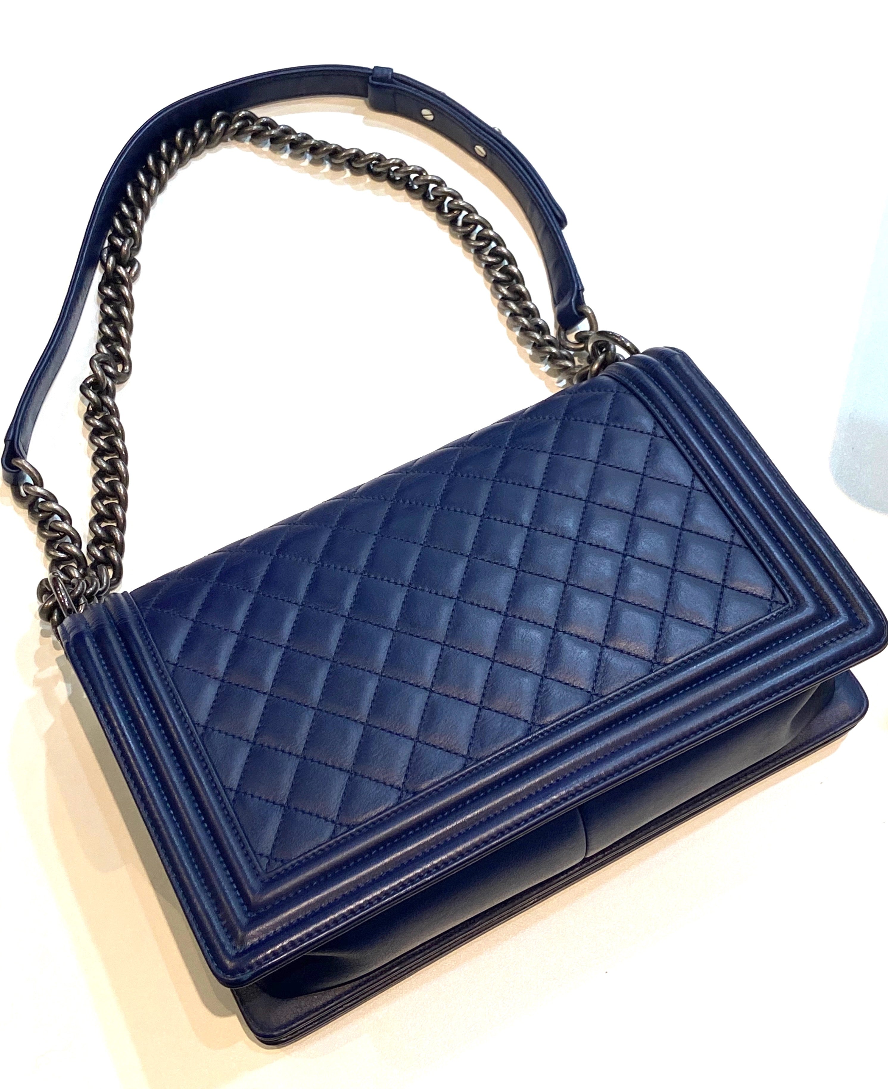 CHANEL QUILTED CALFSKIN NEW MEDIUM BOY FLAP BAG