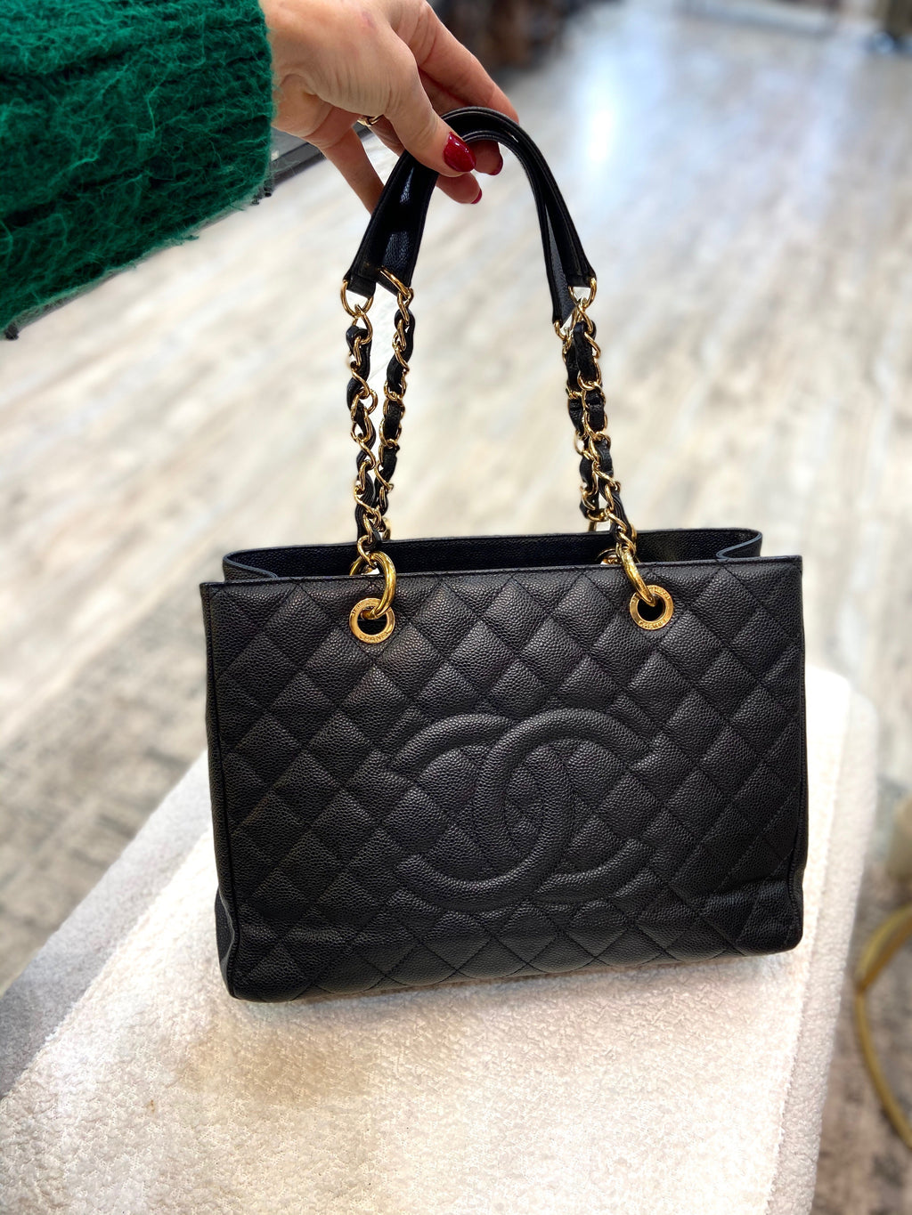 CHANEL CAVIAR QUILTED GRAND SHOPPING TOTE BAG