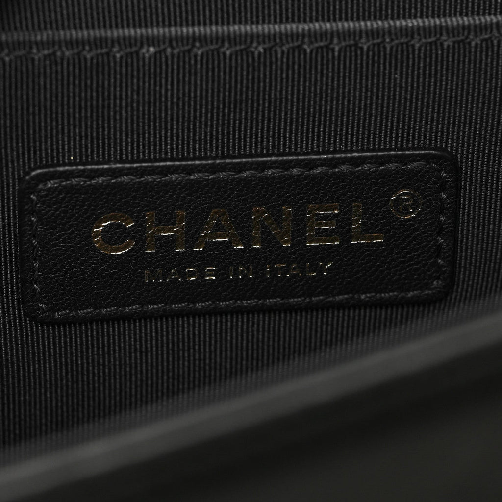 CHANEL CHEVRON QUILTED CALFSKIN NEW MEDIUM BOY FLAP BAG